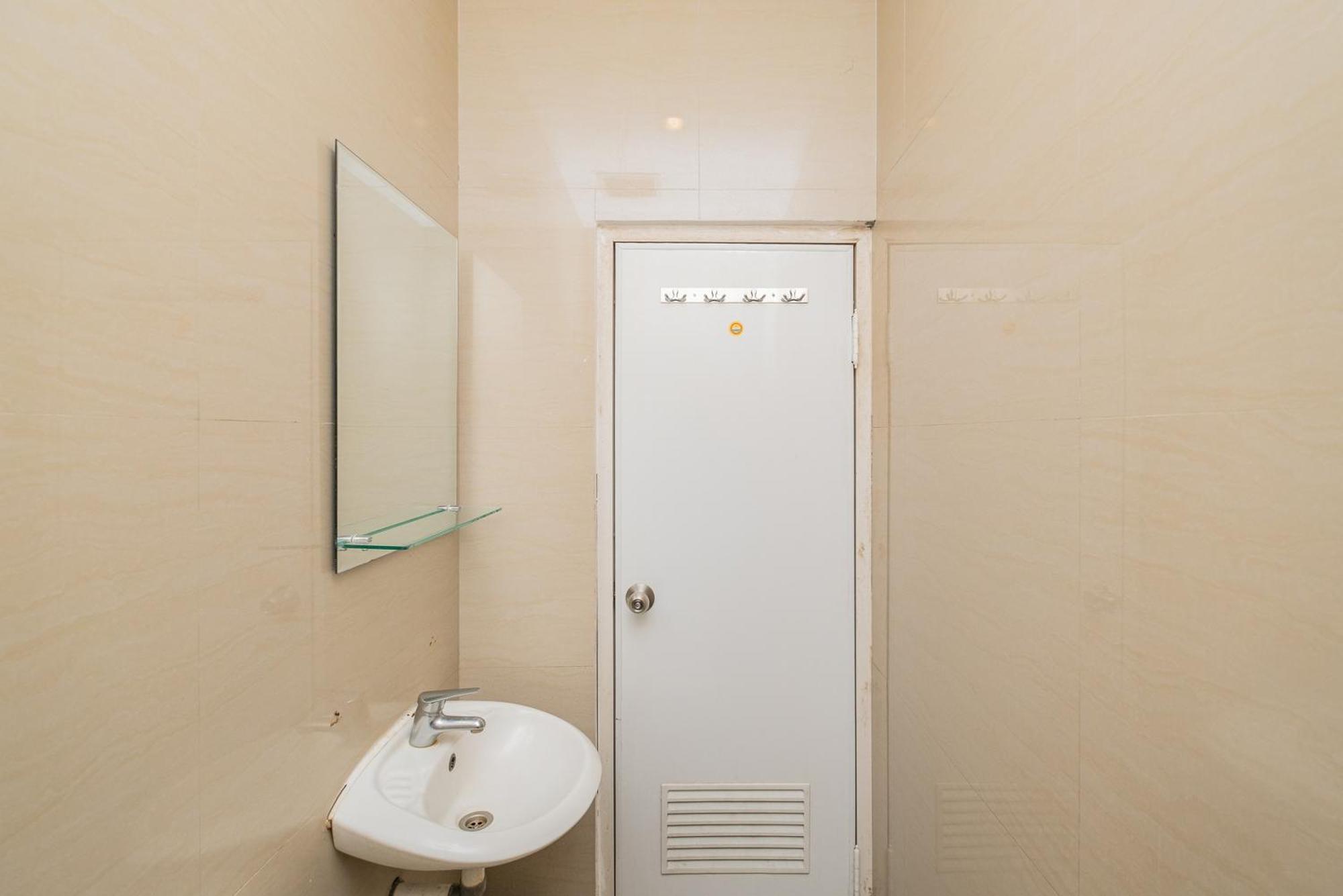 Reddoorz @ Cideng Barat Guest house 3*