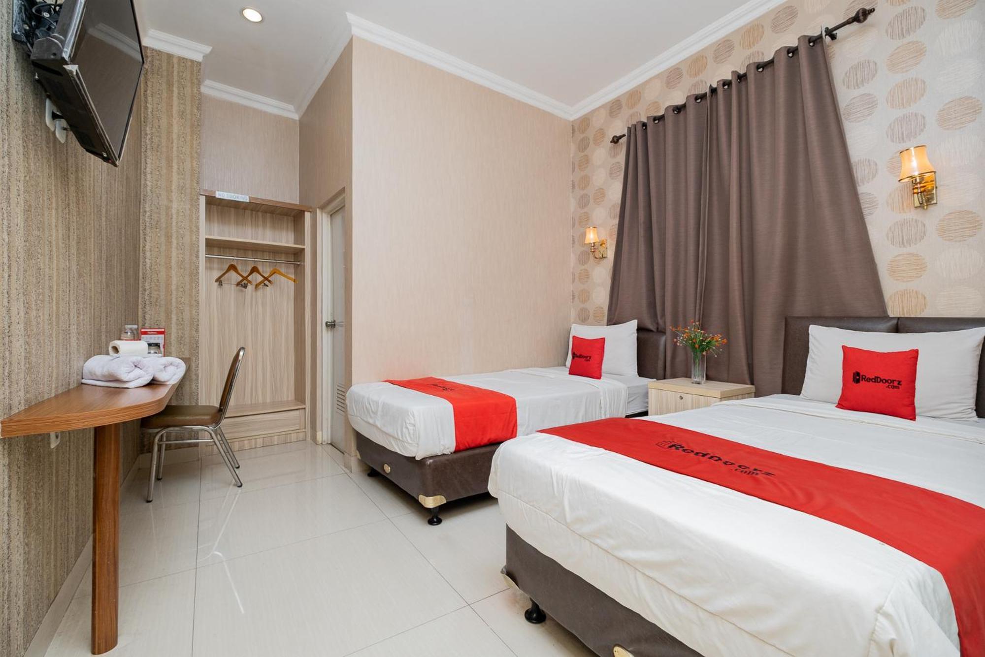Reddoorz @ Cideng Barat Guest house 3*