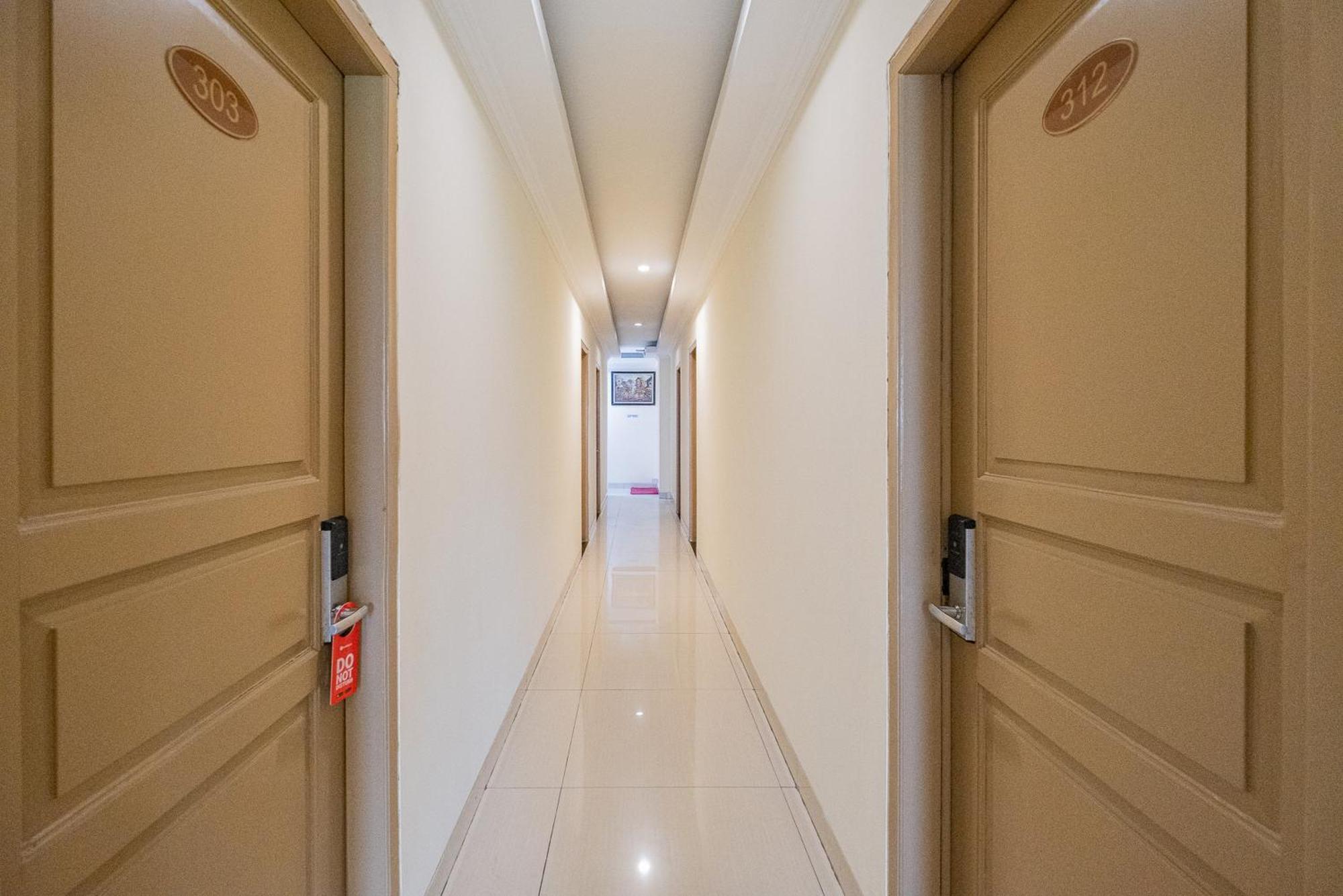 Guest house Reddoorz @ Cideng Barat 3*