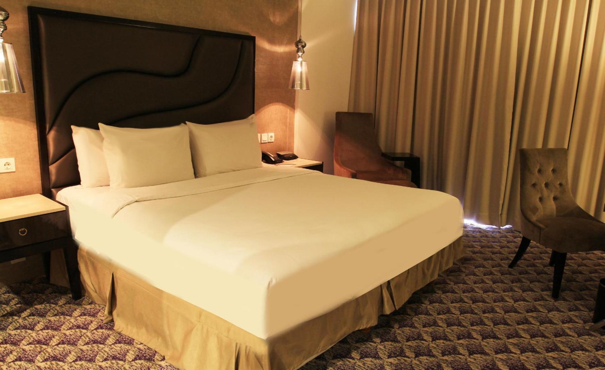 Khách sạn Aston Bellevue Radio Dalam