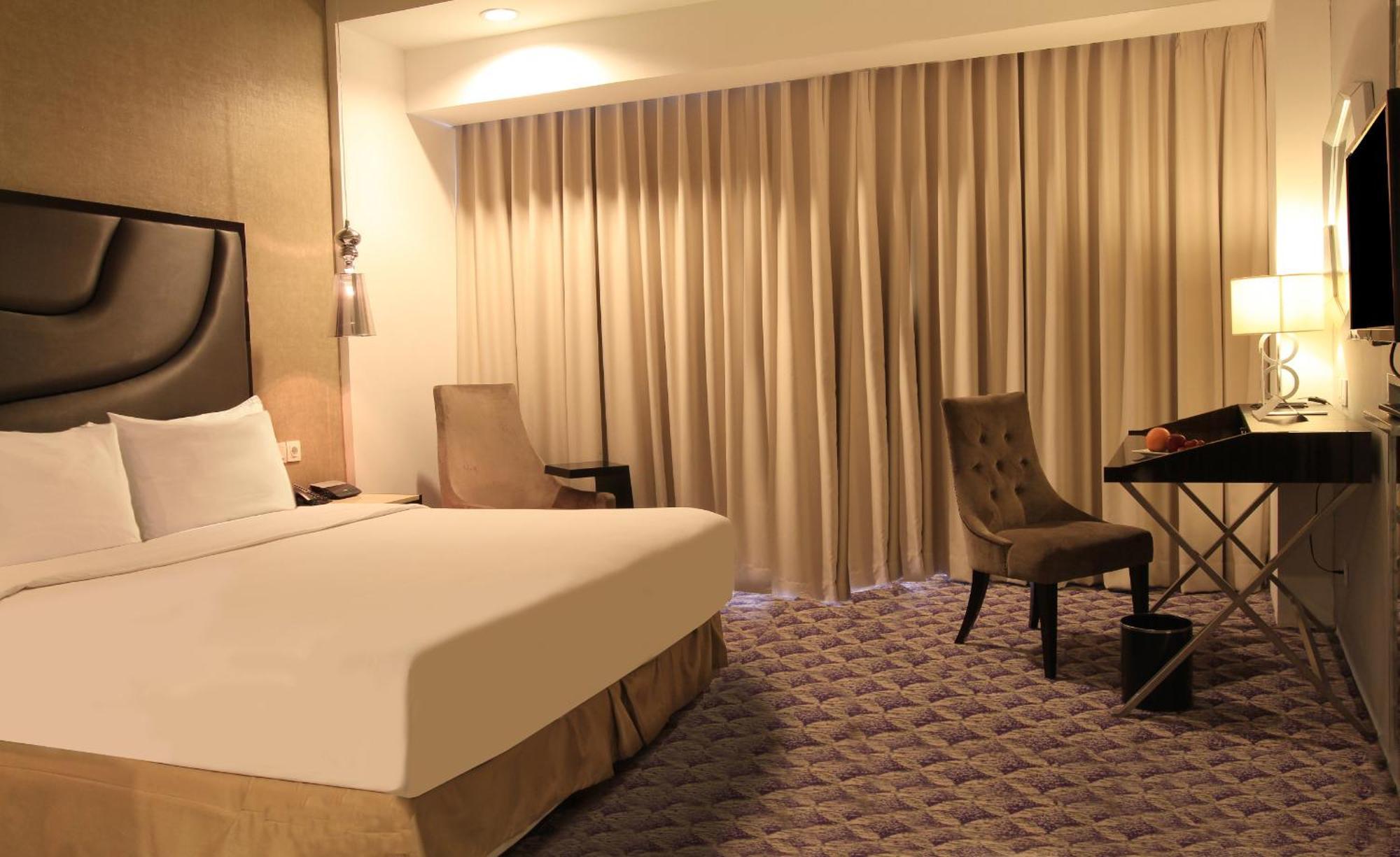 Aston Bellevue Radio Dalam Khách sạn Jakarta