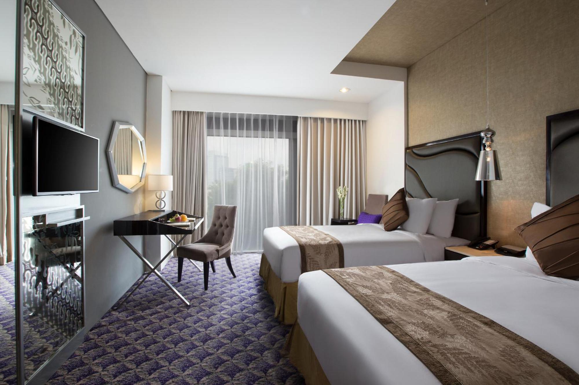 Aston Bellevue Radio Dalam Hotel