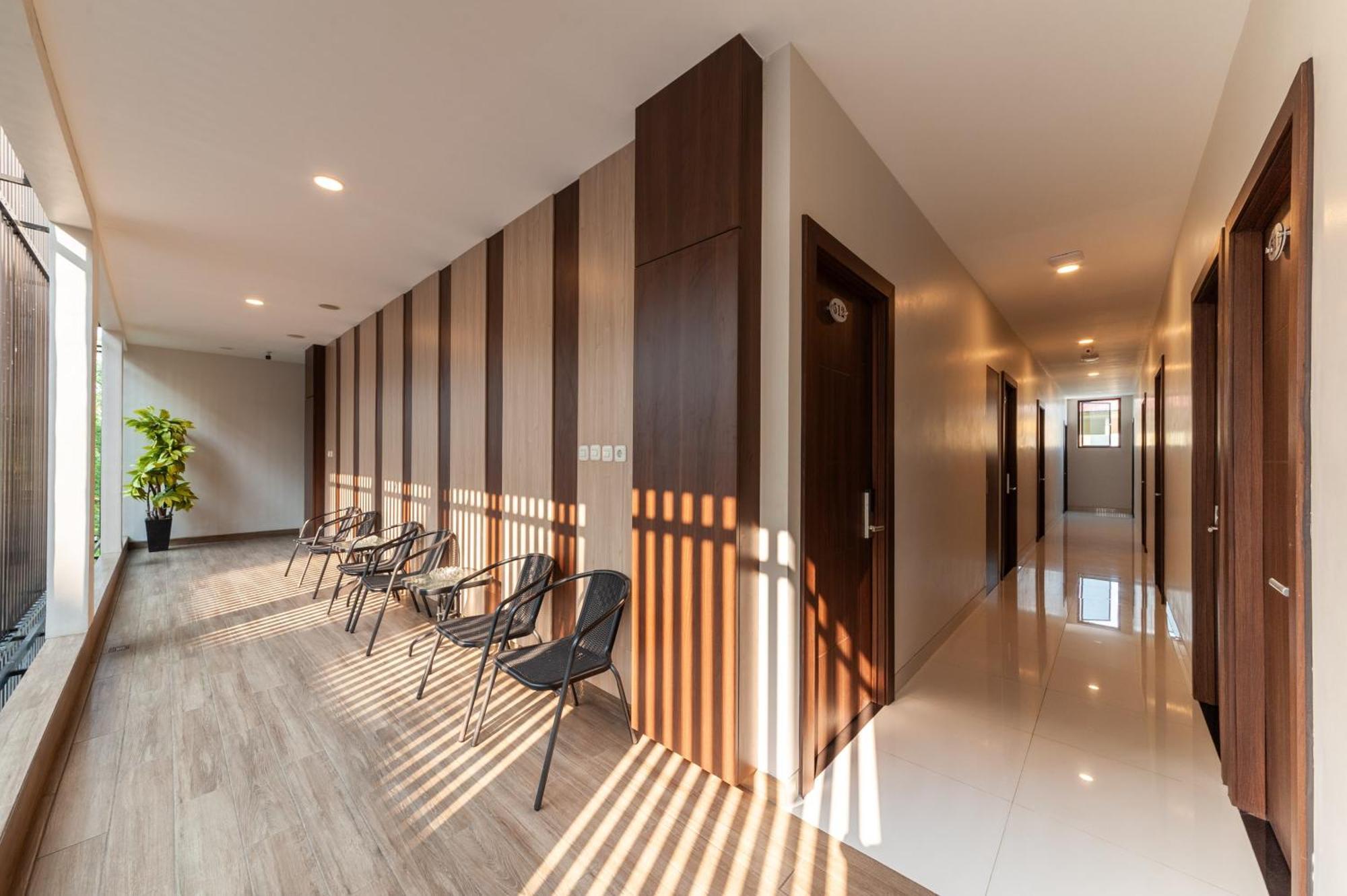 Hotel Urbanview Cengkareng By Reddoorz 3*