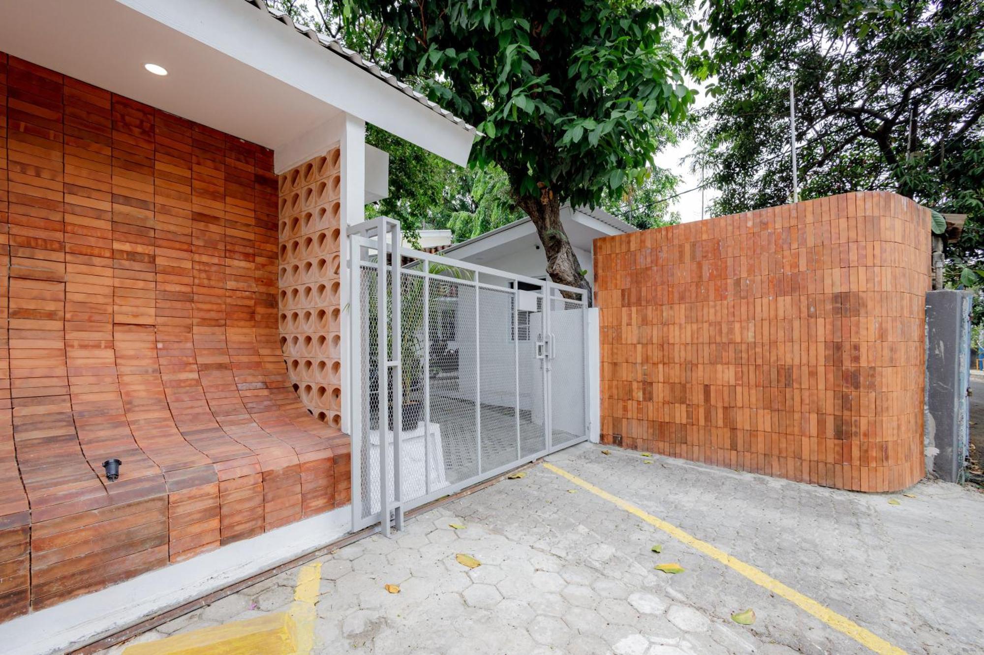 Reddoorz At Jalan Gatot Subroto Guest house 2*