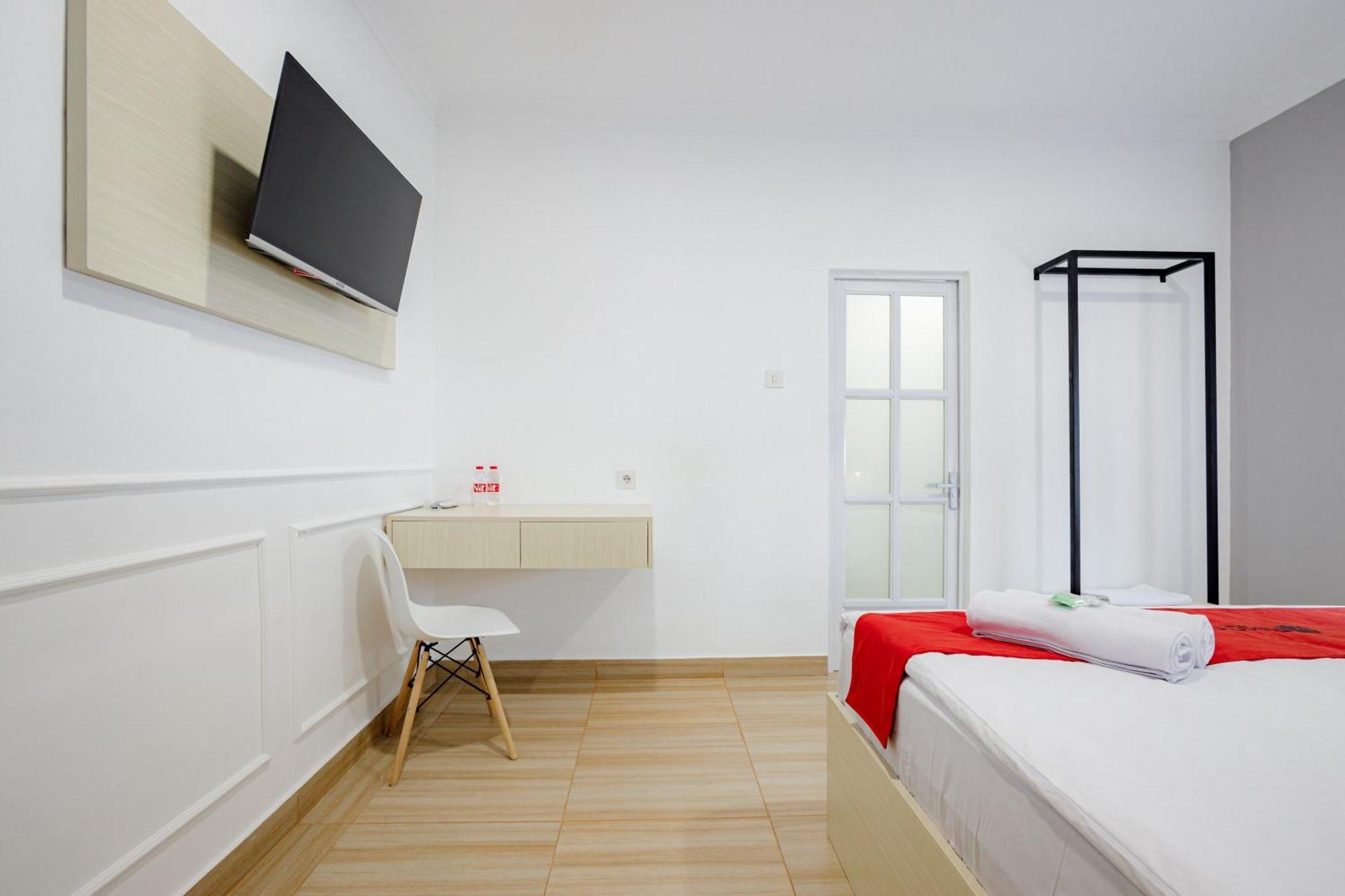 Guest house Reddoorz At Jalan Gatot Subroto