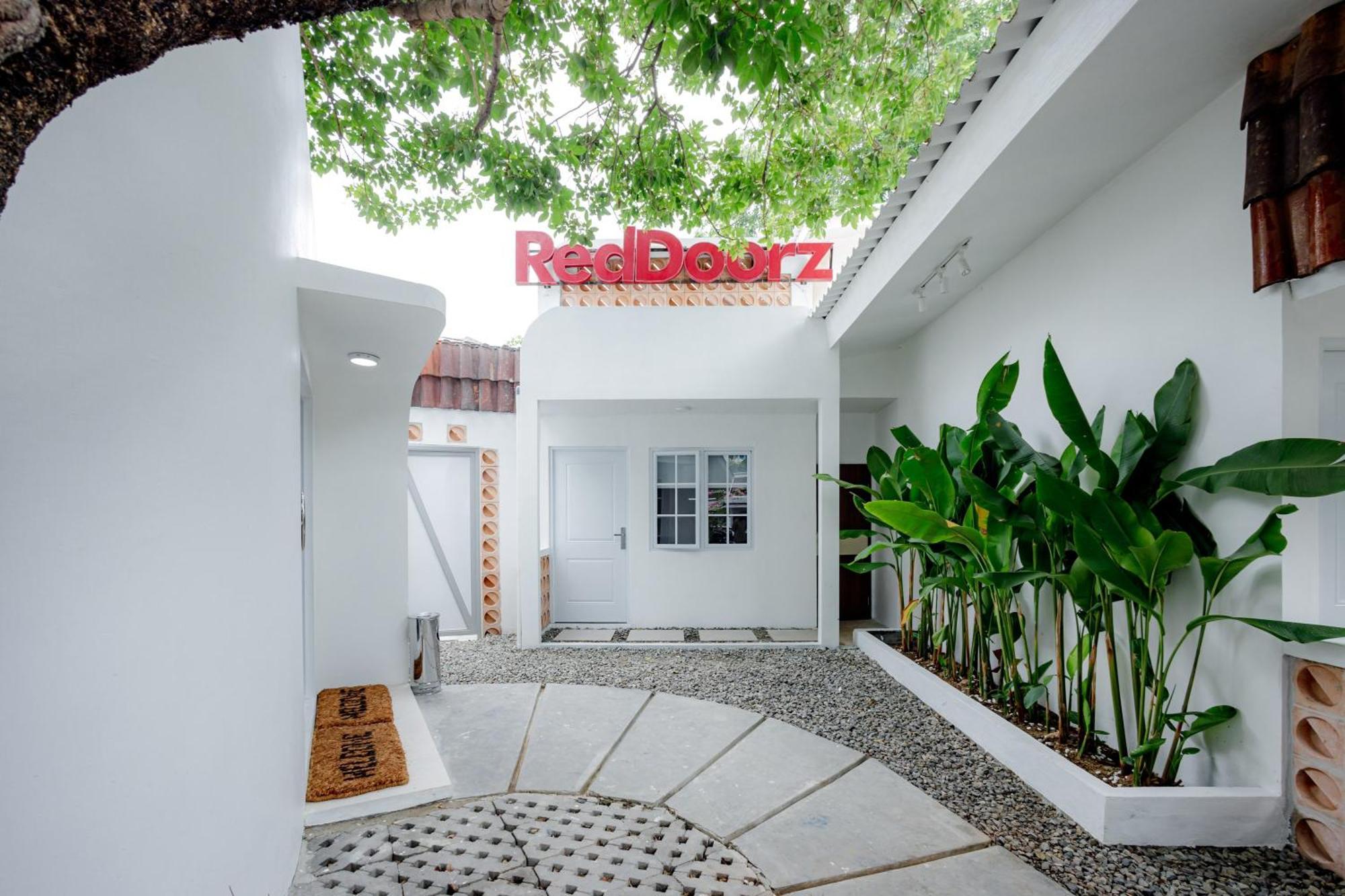 Reddoorz At Jalan Gatot Subroto