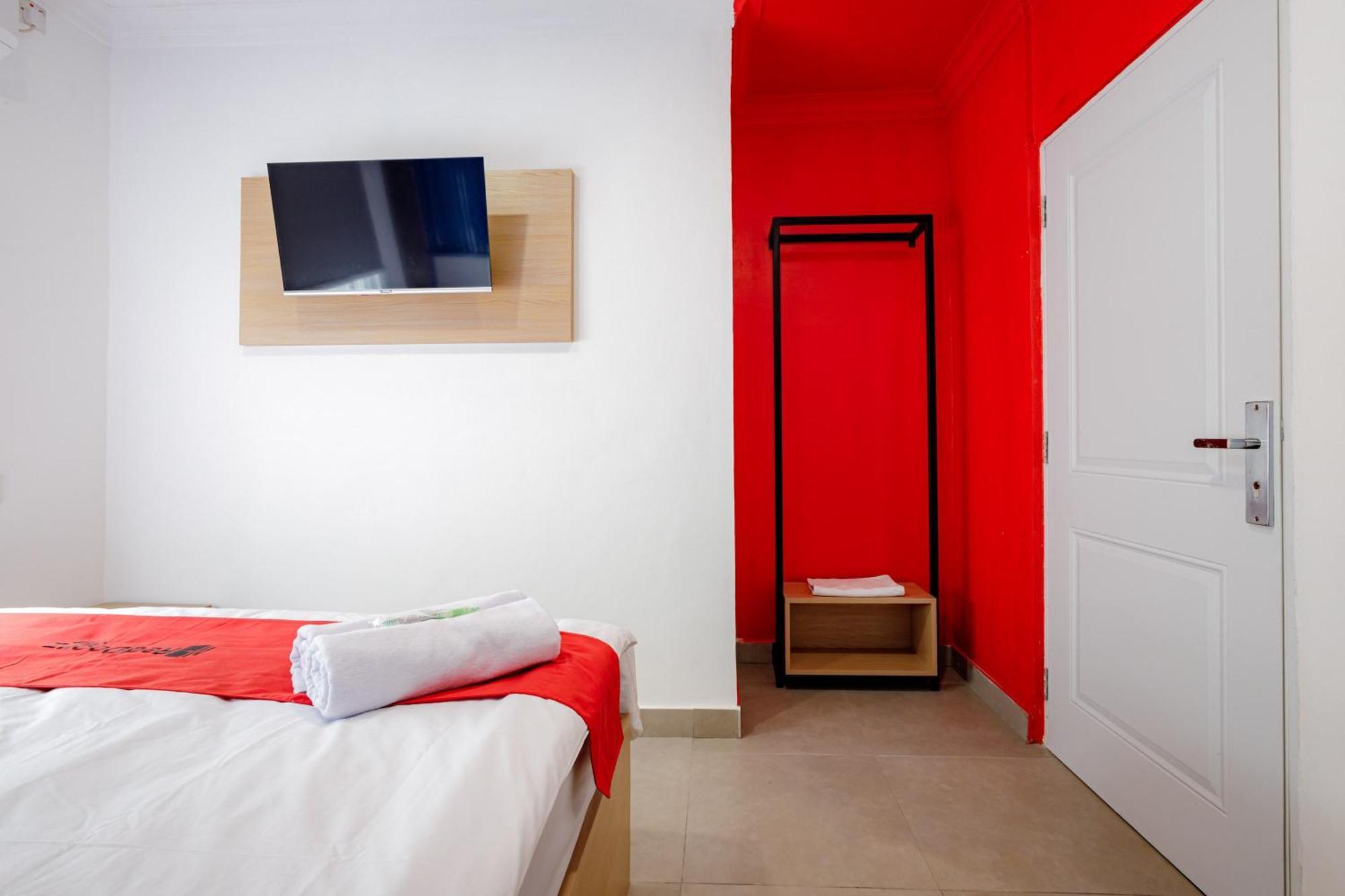Reddoorz At Jalan Gatot Subroto Guest house