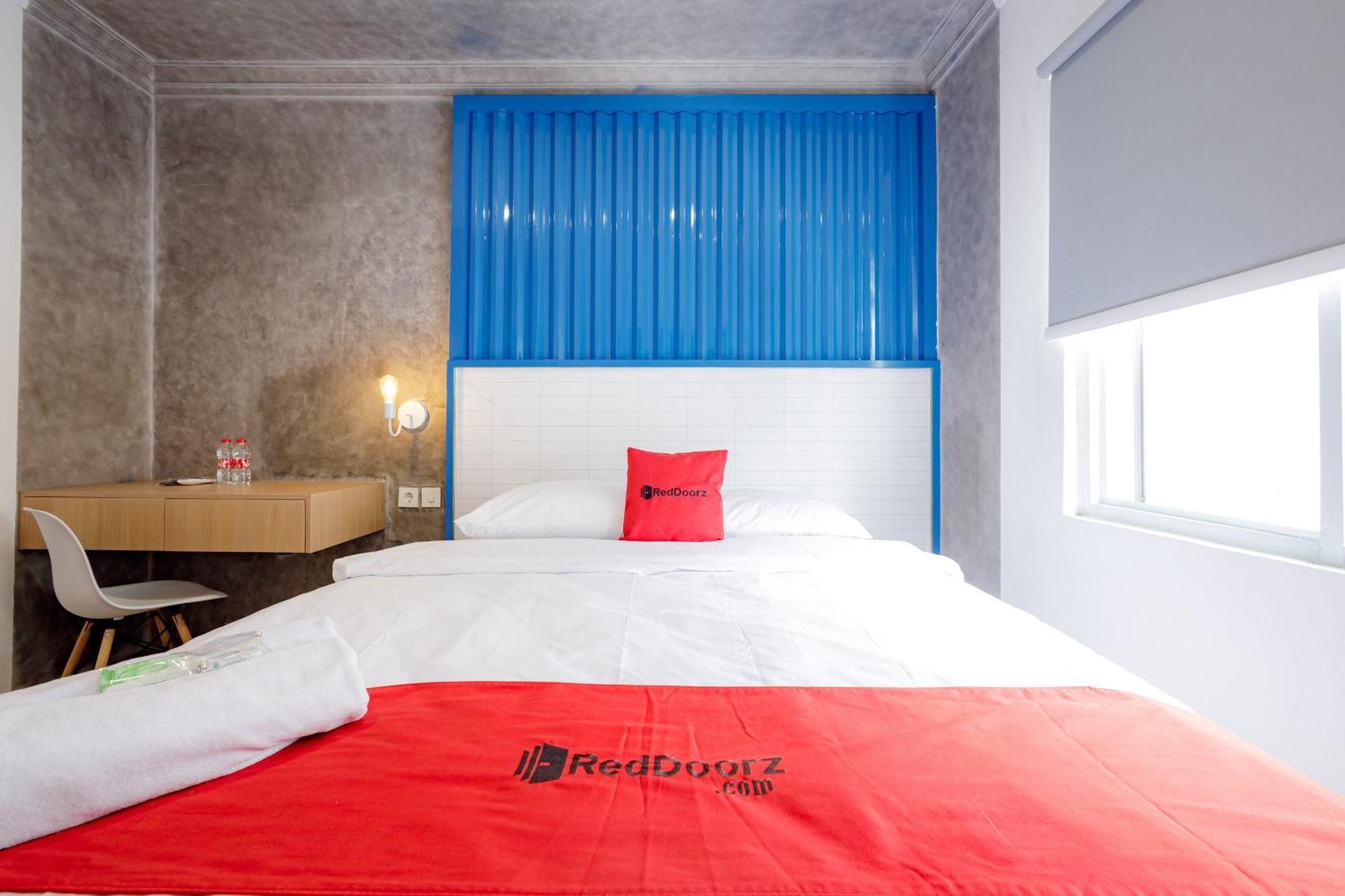 Reddoorz At Jalan Gatot Subroto Guest house