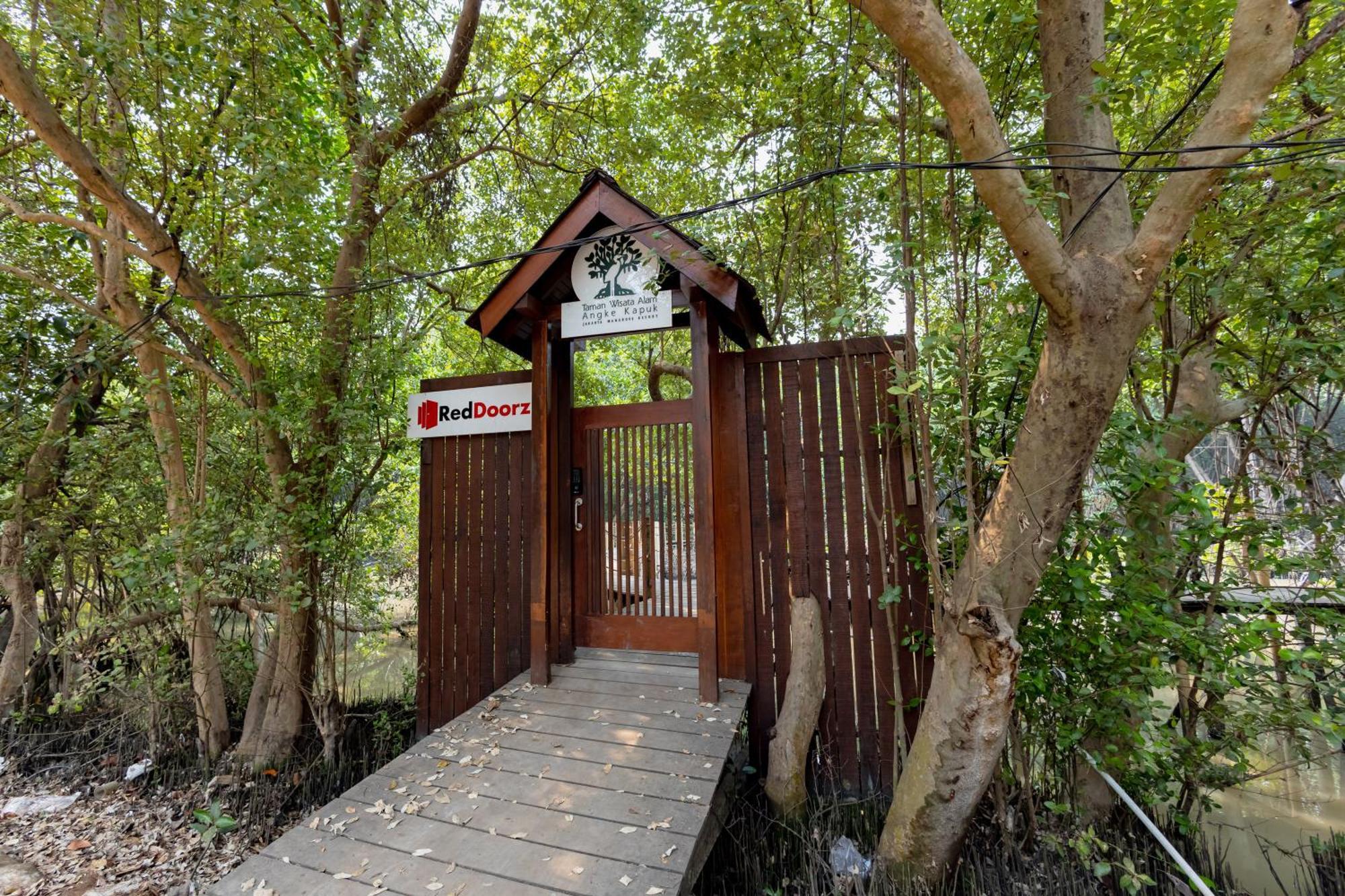 Rumah tetamu Reddoorz @ Taman Wisata Mangrove Jakarta