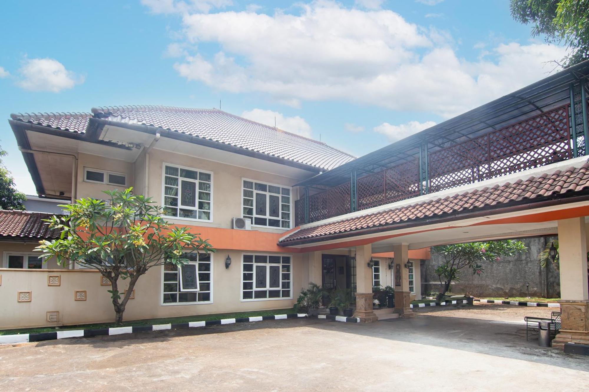 Puri Sawo Manila