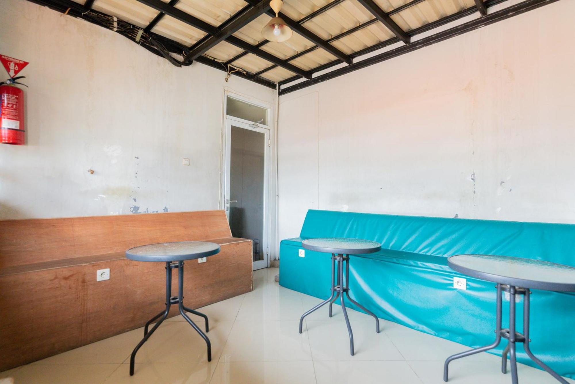 Hotel Reddoorz Syariah Near Mall Indah Jacarta