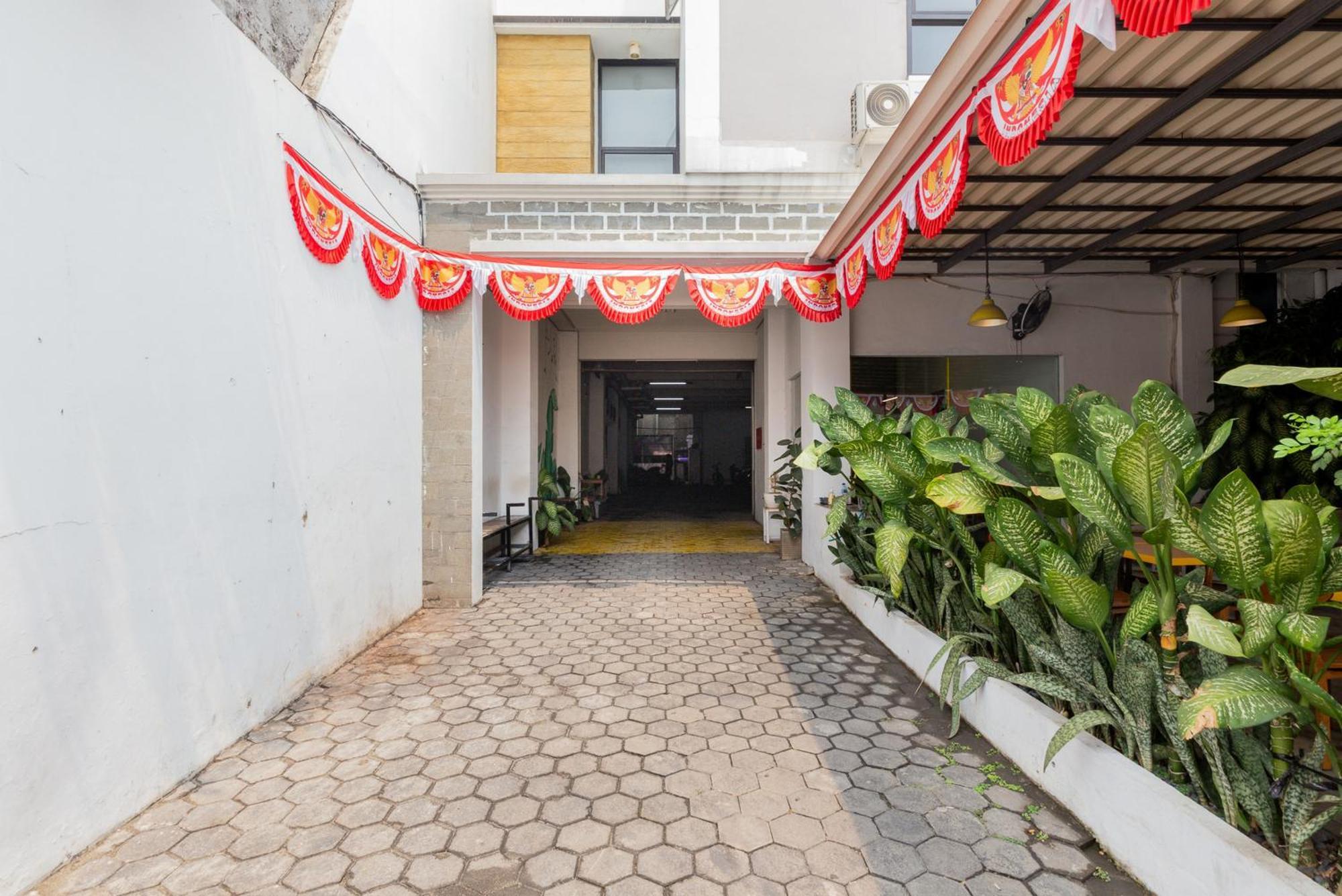 Reddoorz Syariah Near Mall Indah Jacarta