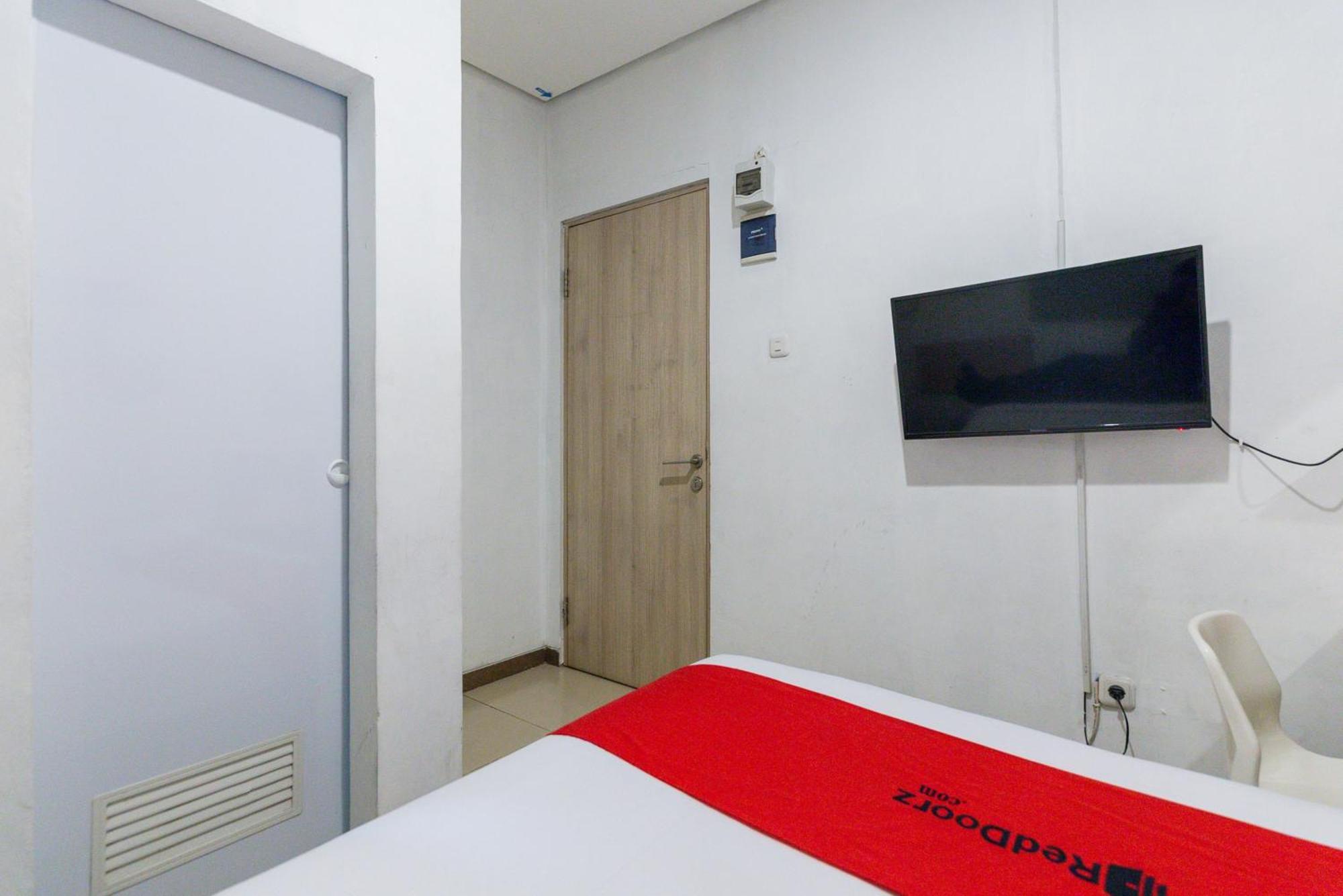 Reddoorz Syariah Near Mall Indah Hotel 3*