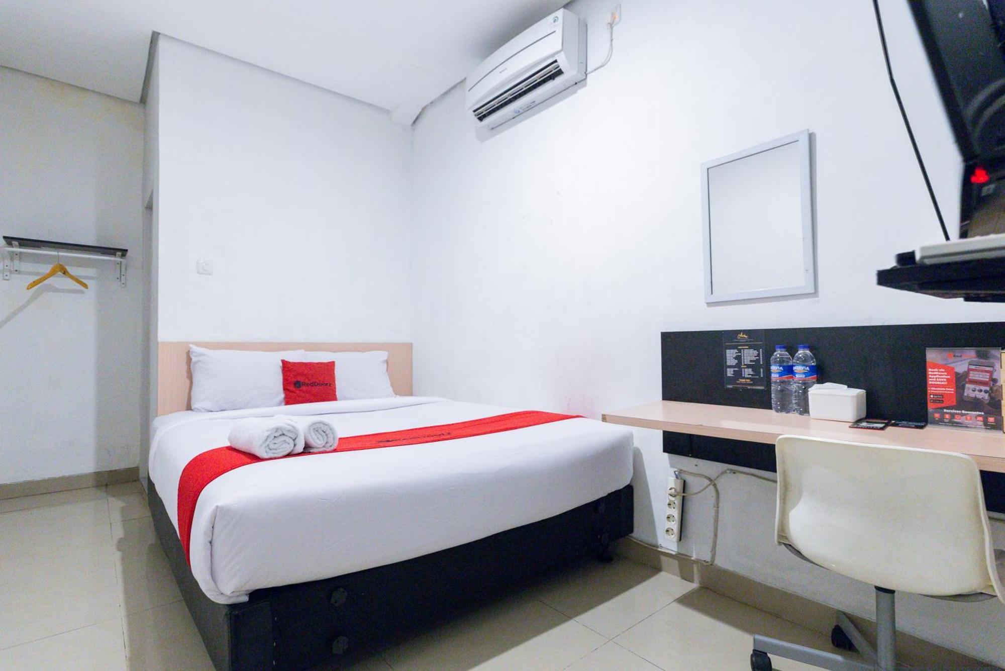 Hotel Reddoorz Syariah Near Mall Indah 3*