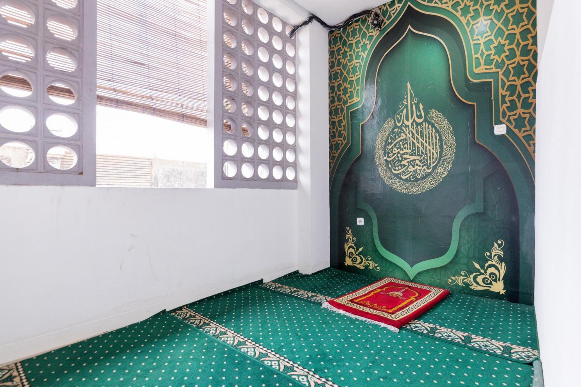 Reddoorz Syariah Near Mall Indah 3*
