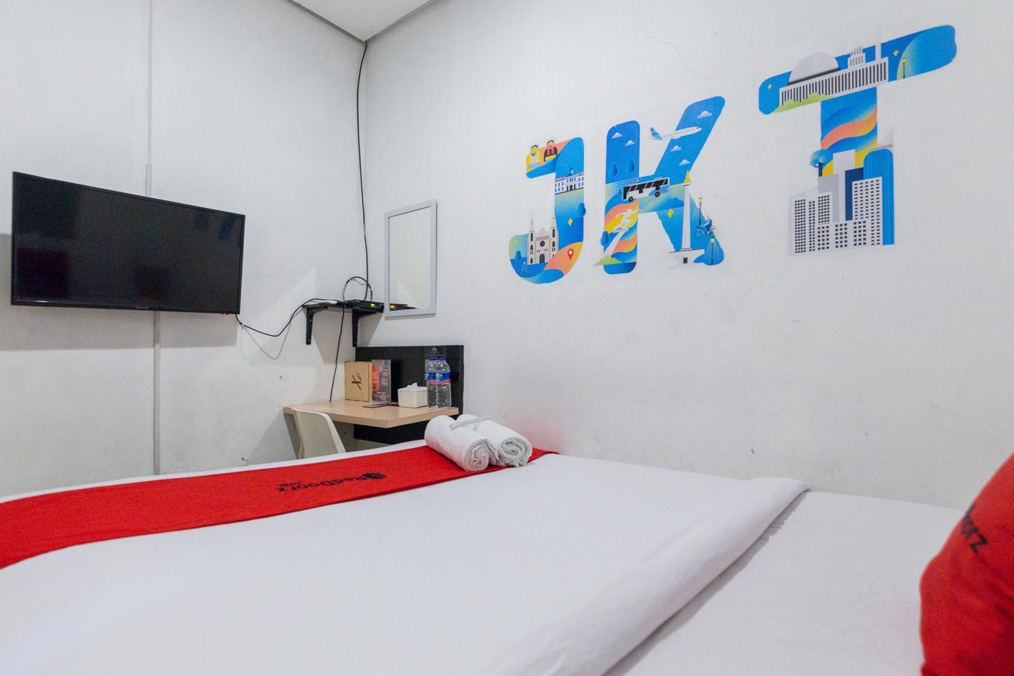 Hotel Reddoorz Syariah Near Mall Indah Jacarta