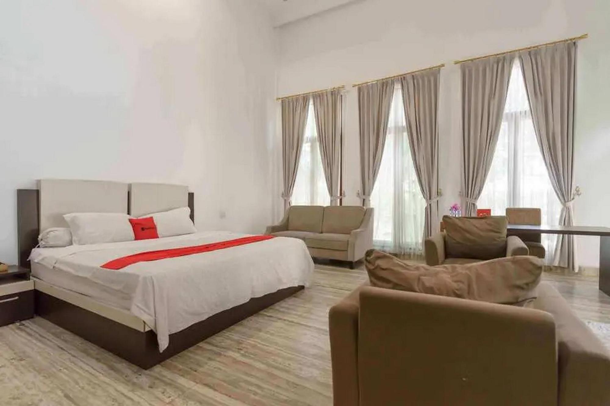 Reddoorz Premium Near Stasiun Lenteng Agung Guest house 2*