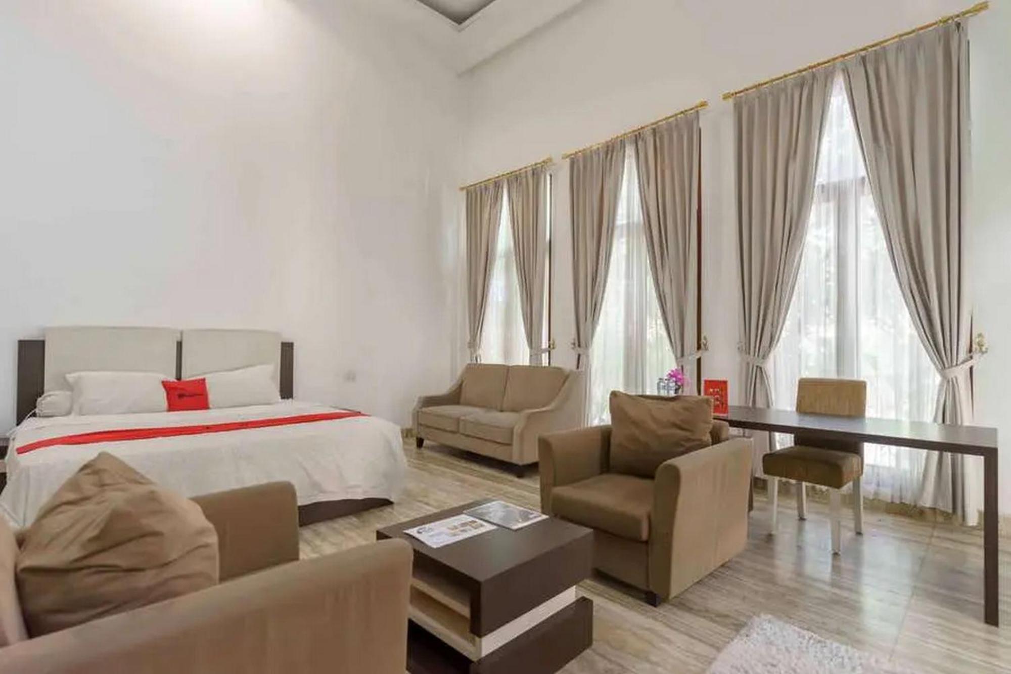 Reddoorz Premium Near Stasiun Lenteng Agung Guest house Jakarta