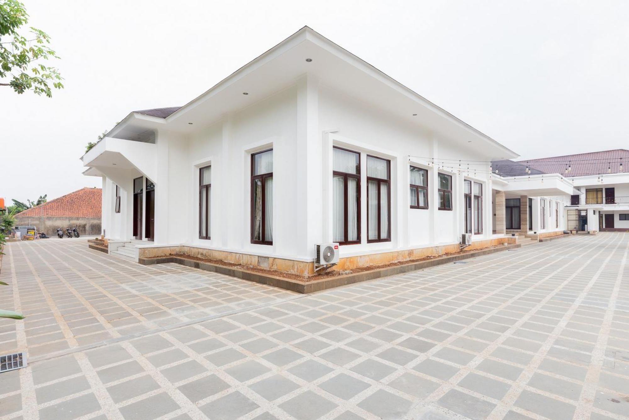 Guest house Reddoorz Premium Near Stasiun Lenteng Agung
