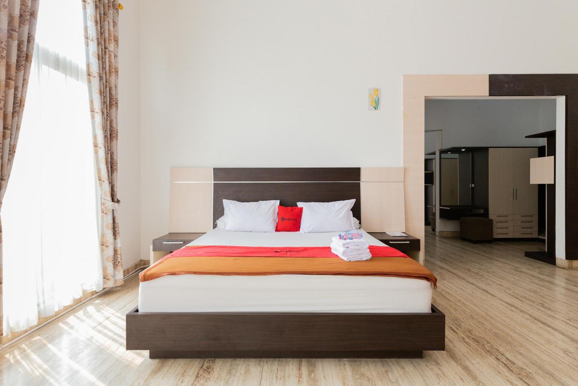 Reddoorz Premium Near Stasiun Lenteng Agung Guest house