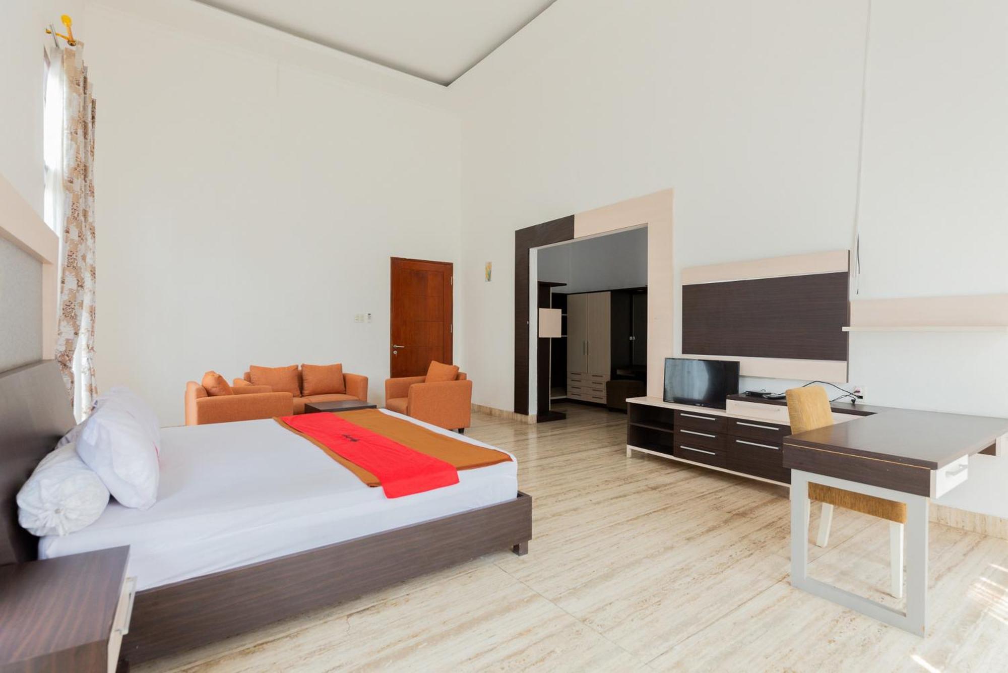 Reddoorz Premium Near Stasiun Lenteng Agung Guest house
