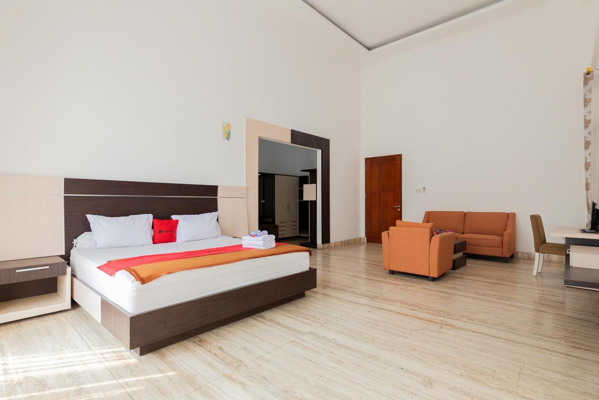 Reddoorz Premium Near Stasiun Lenteng Agung Guest house 2*