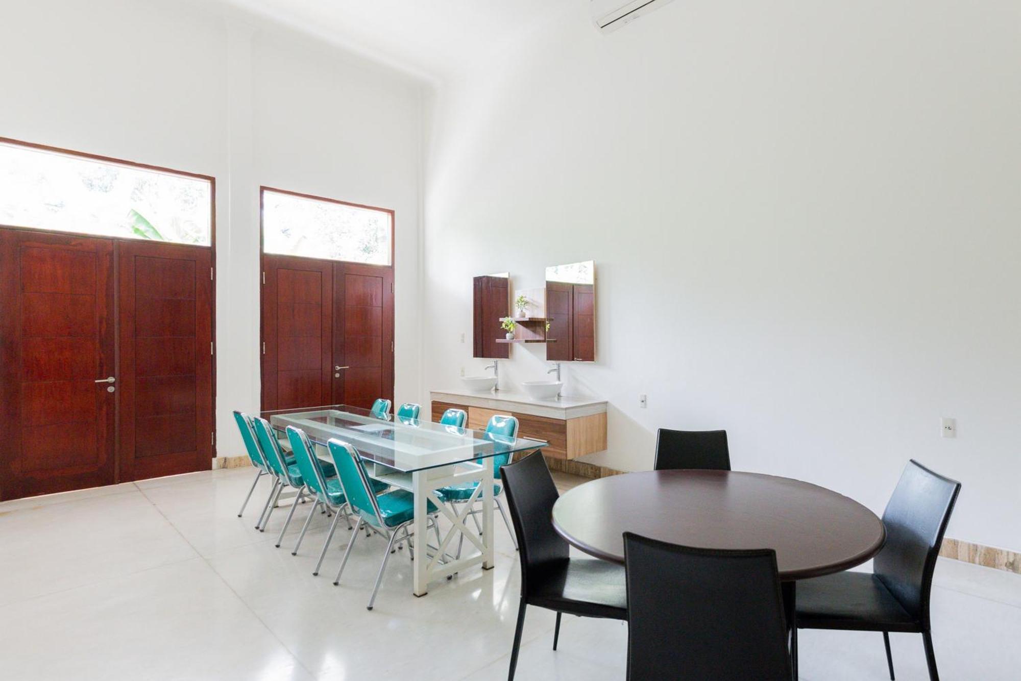 Guest house Reddoorz Premium Near Stasiun Lenteng Agung Jakarta