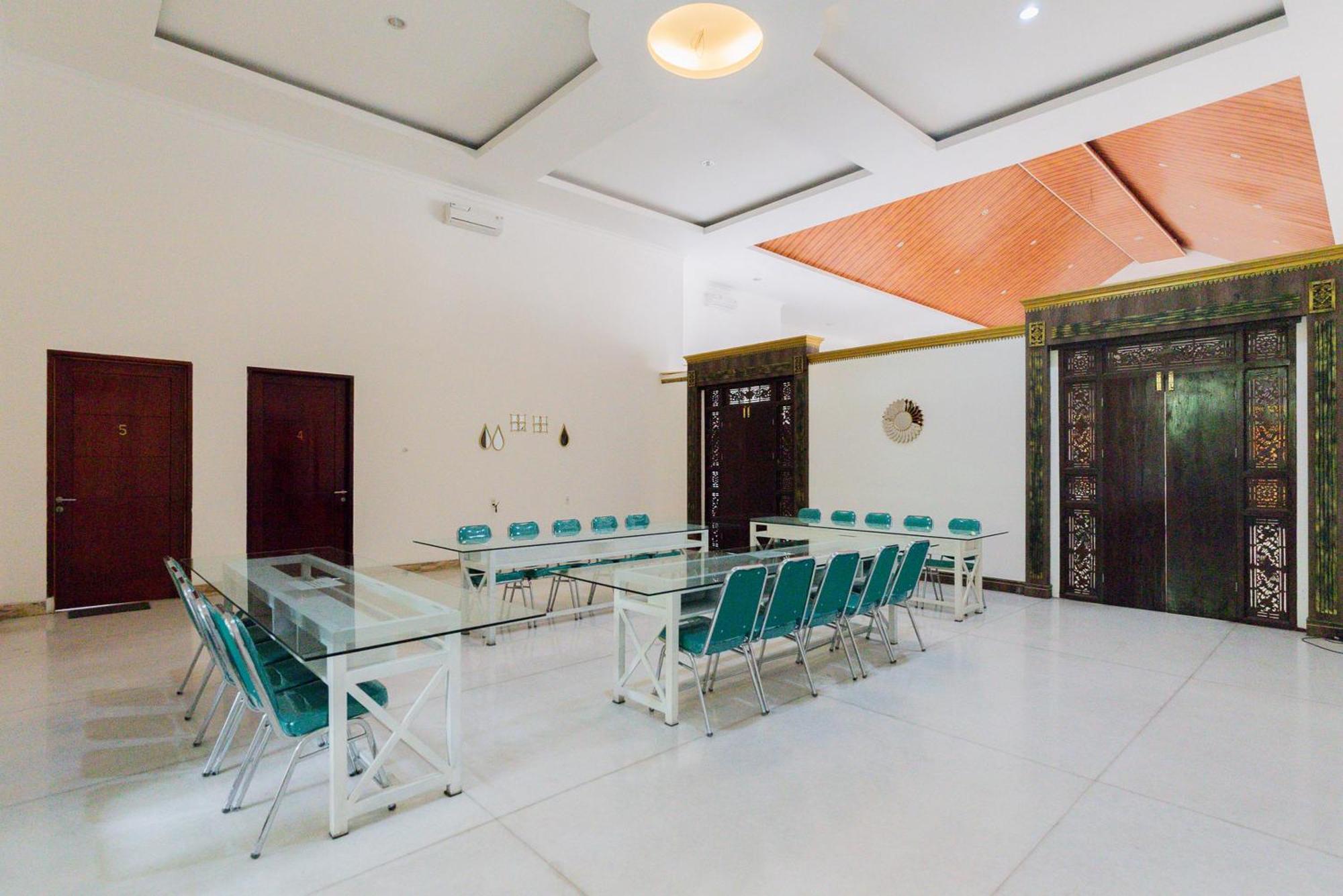 Reddoorz Premium Near Stasiun Lenteng Agung 2* Jakarta