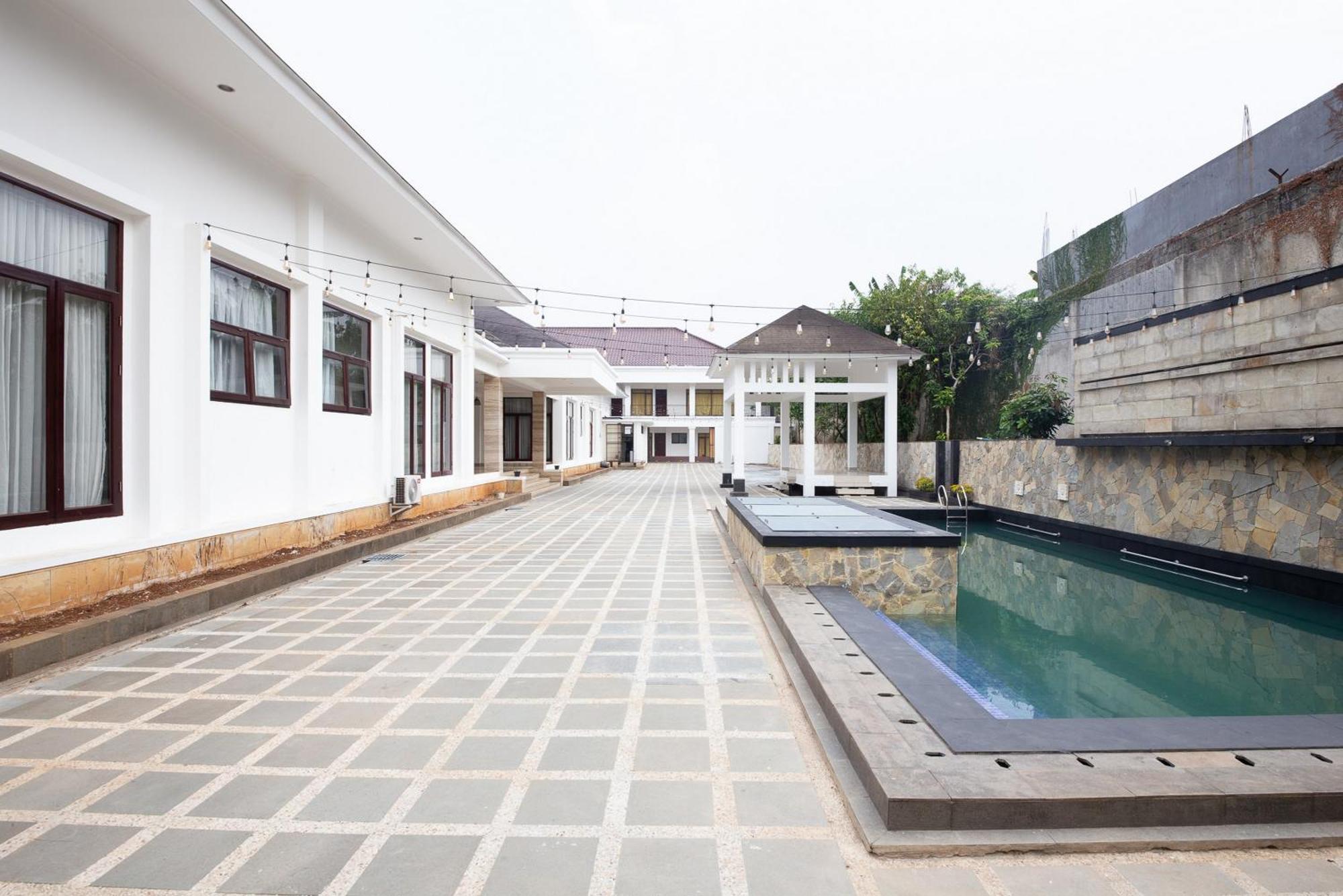 Reddoorz Premium Near Stasiun Lenteng Agung Guest house