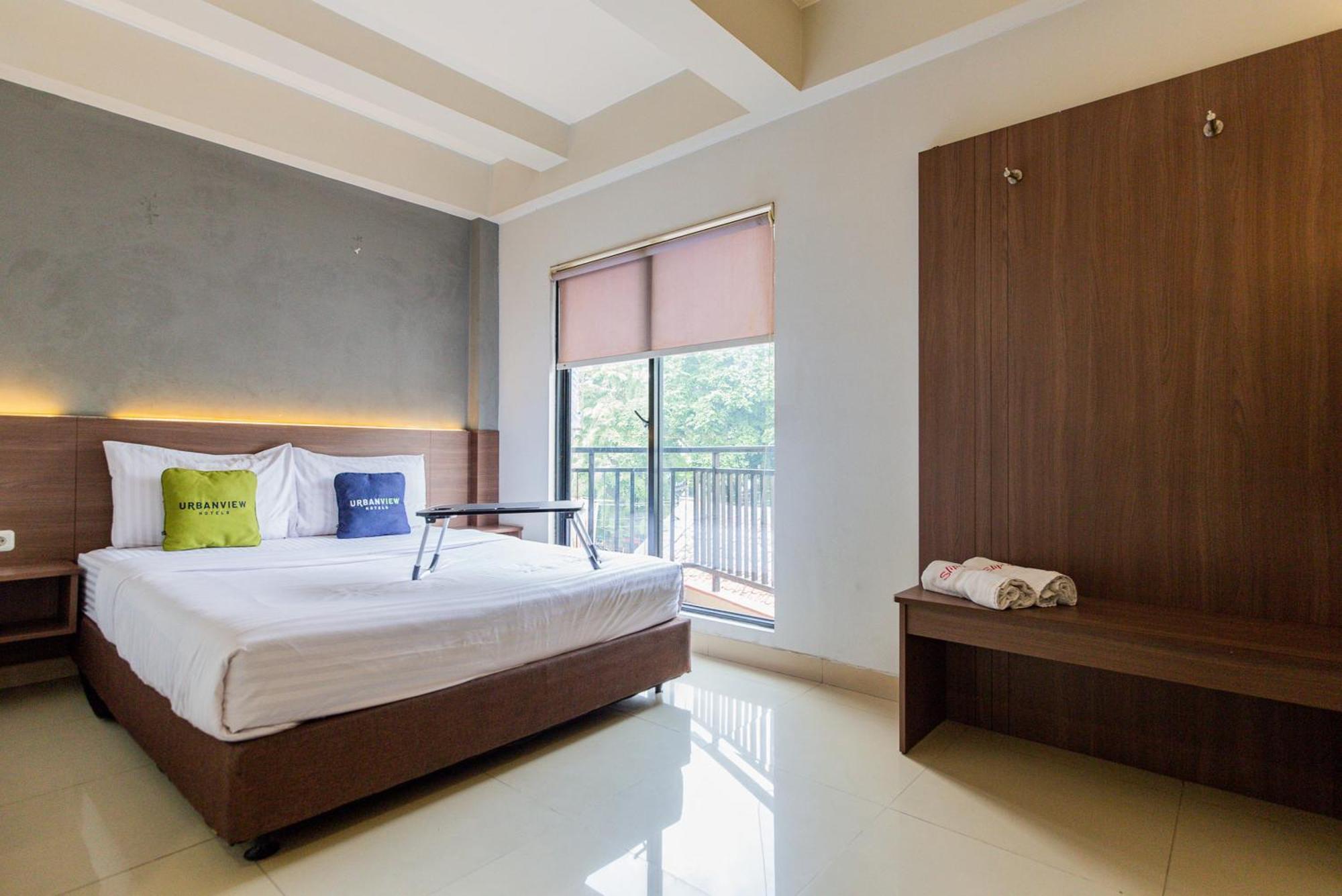 Urbanview Slipi Palmerah Jakarta