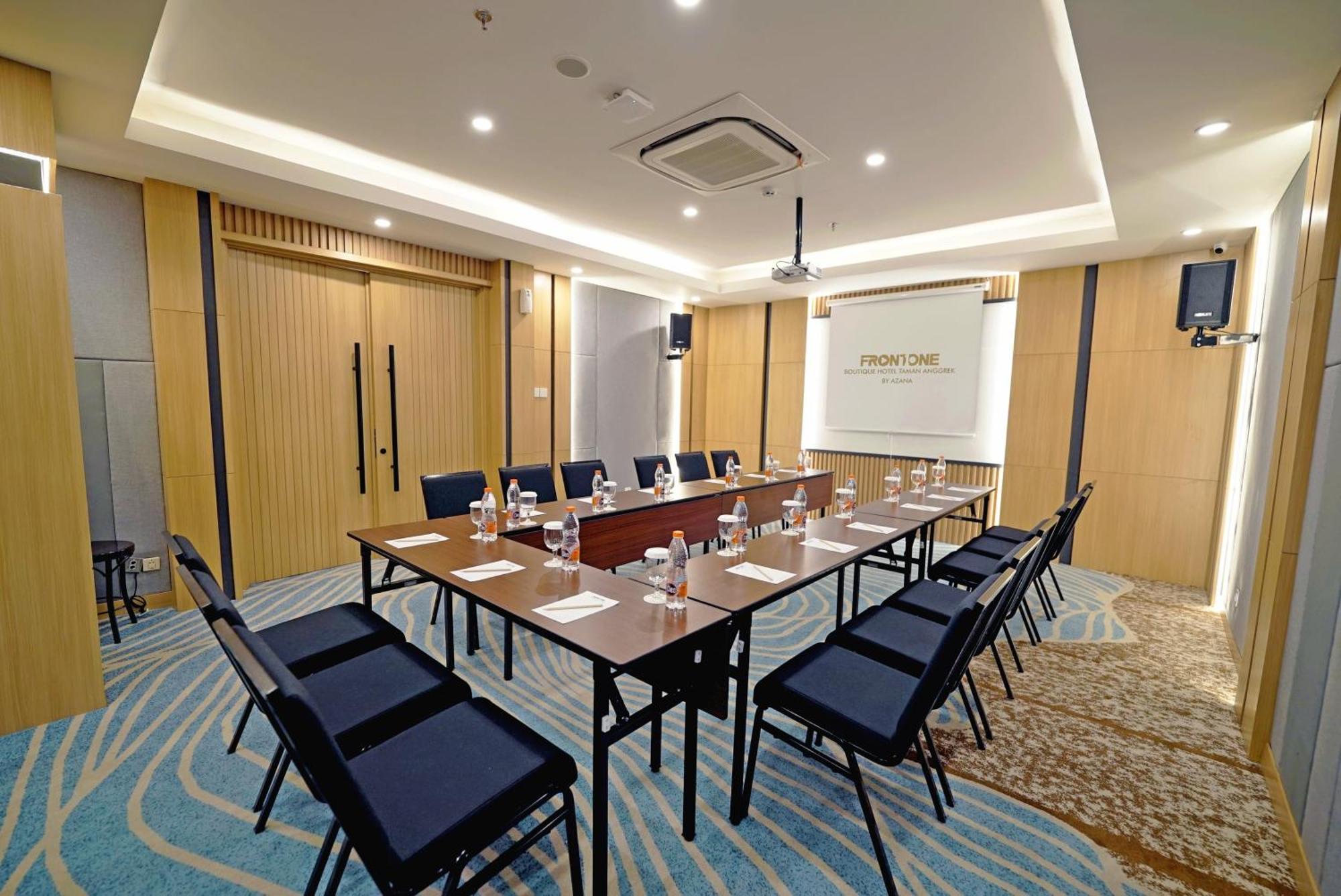 Front One Boutique Taman Anggrek Hotel Jakarta