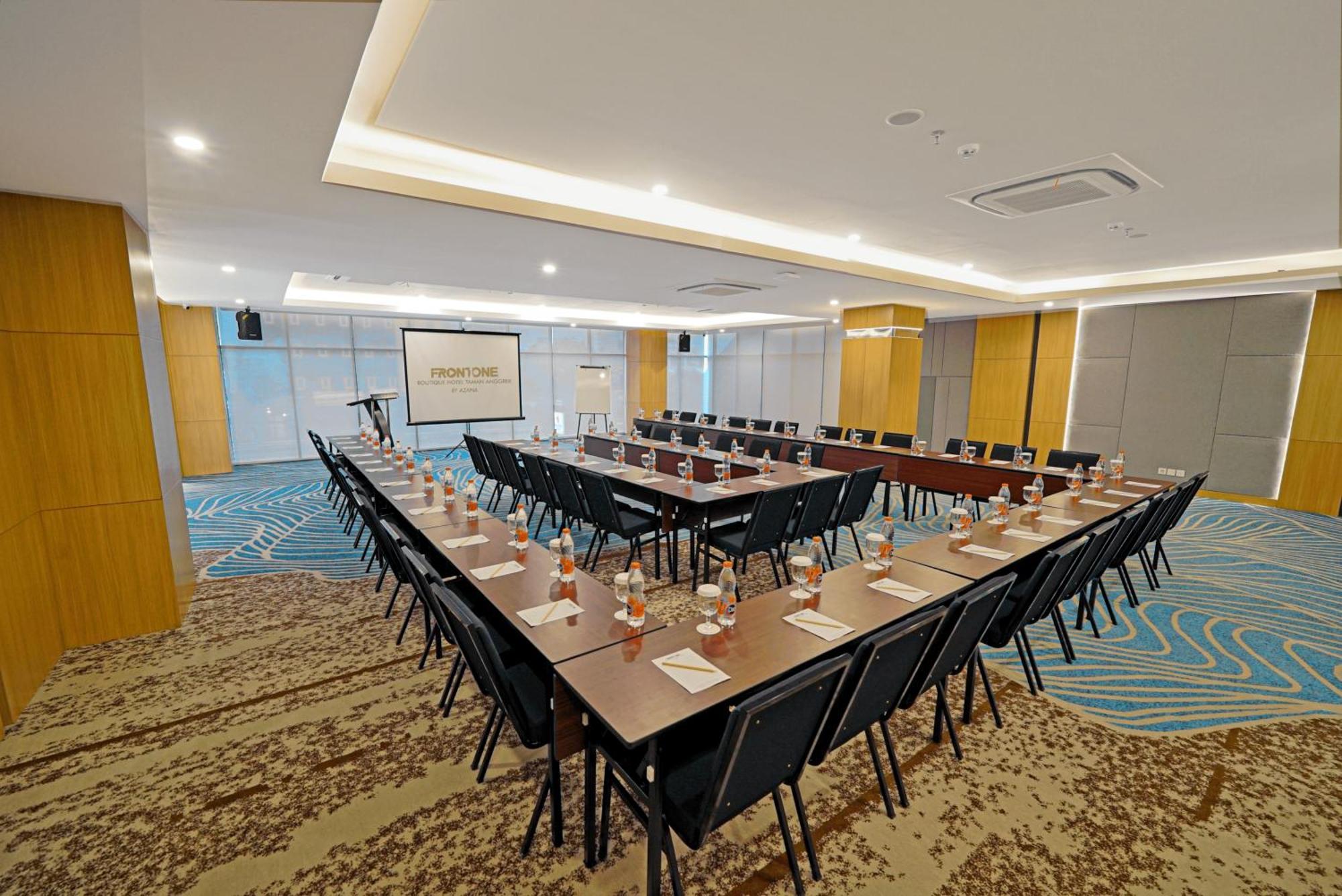 Front One Boutique Taman Anggrek Hotel 3*