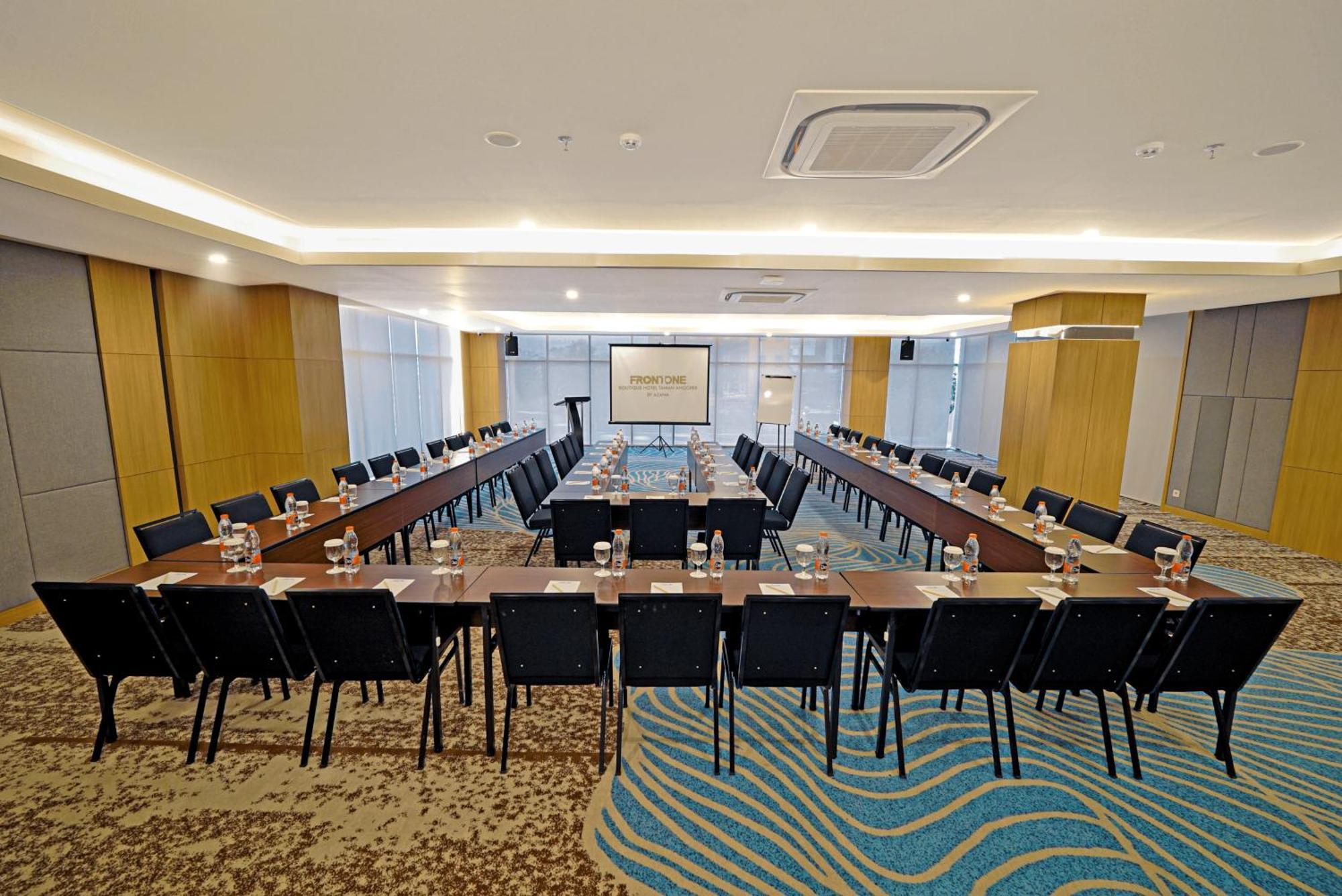 Front One Boutique Taman Anggrek Hotel