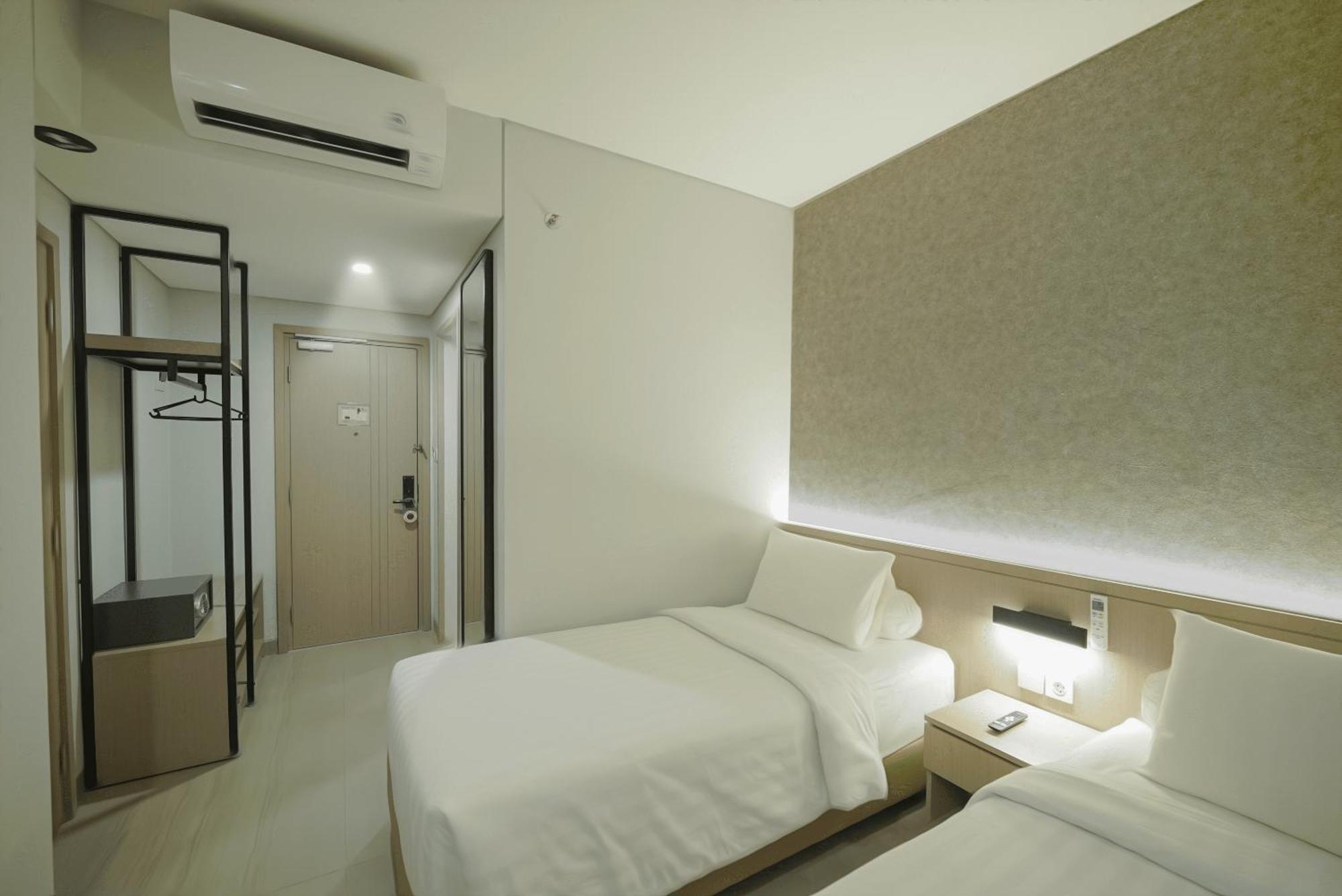 Hotel Front One Boutique Taman Anggrek