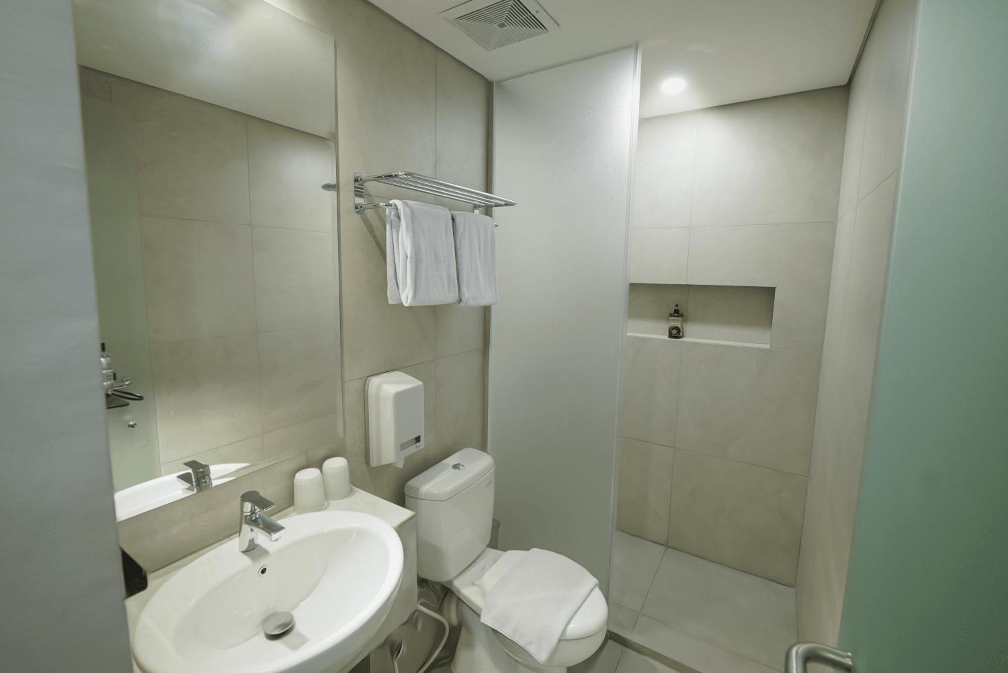 Front One Boutique Taman Anggrek Hotel Jakarta