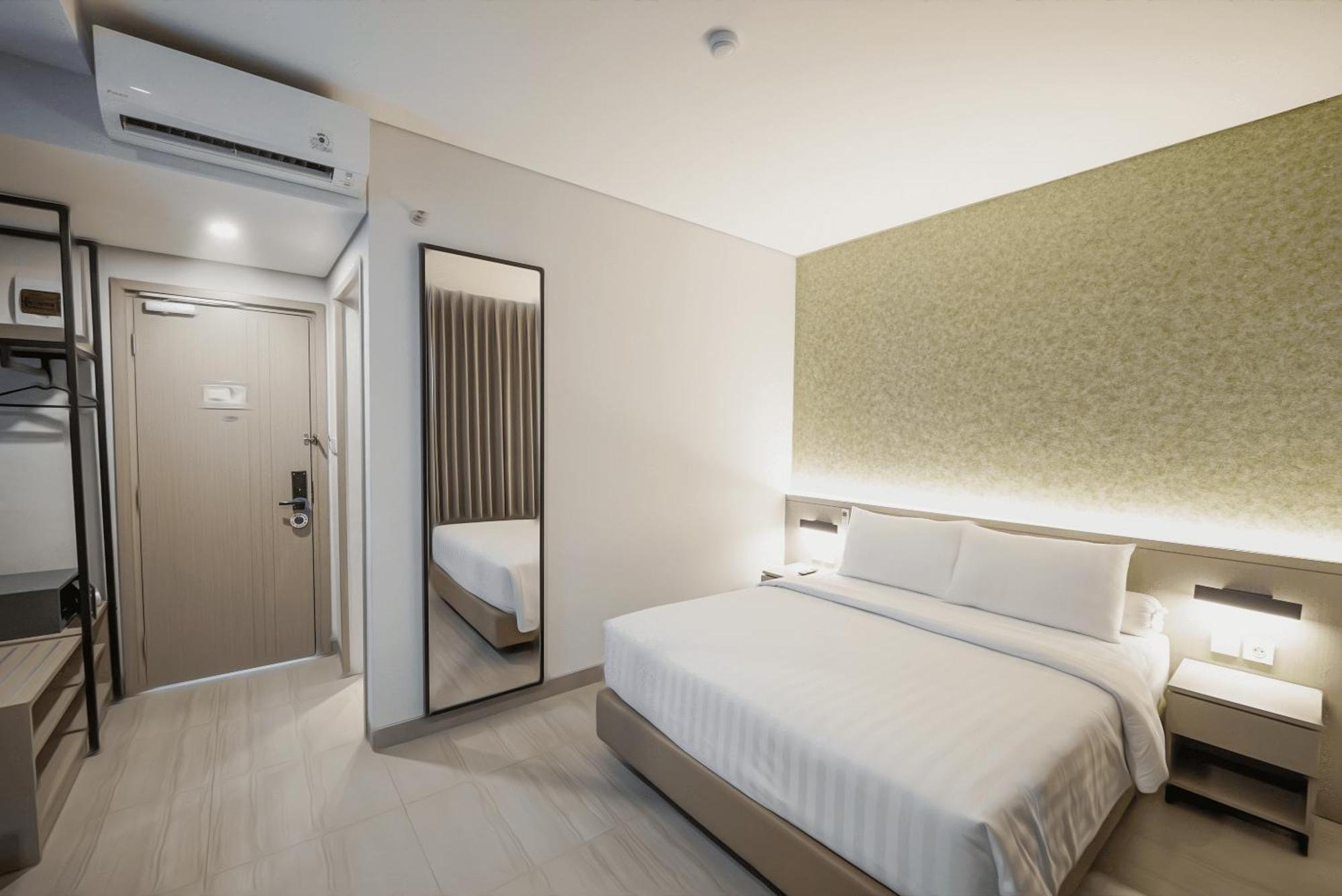 Front One Boutique Taman Anggrek Hotel 3*