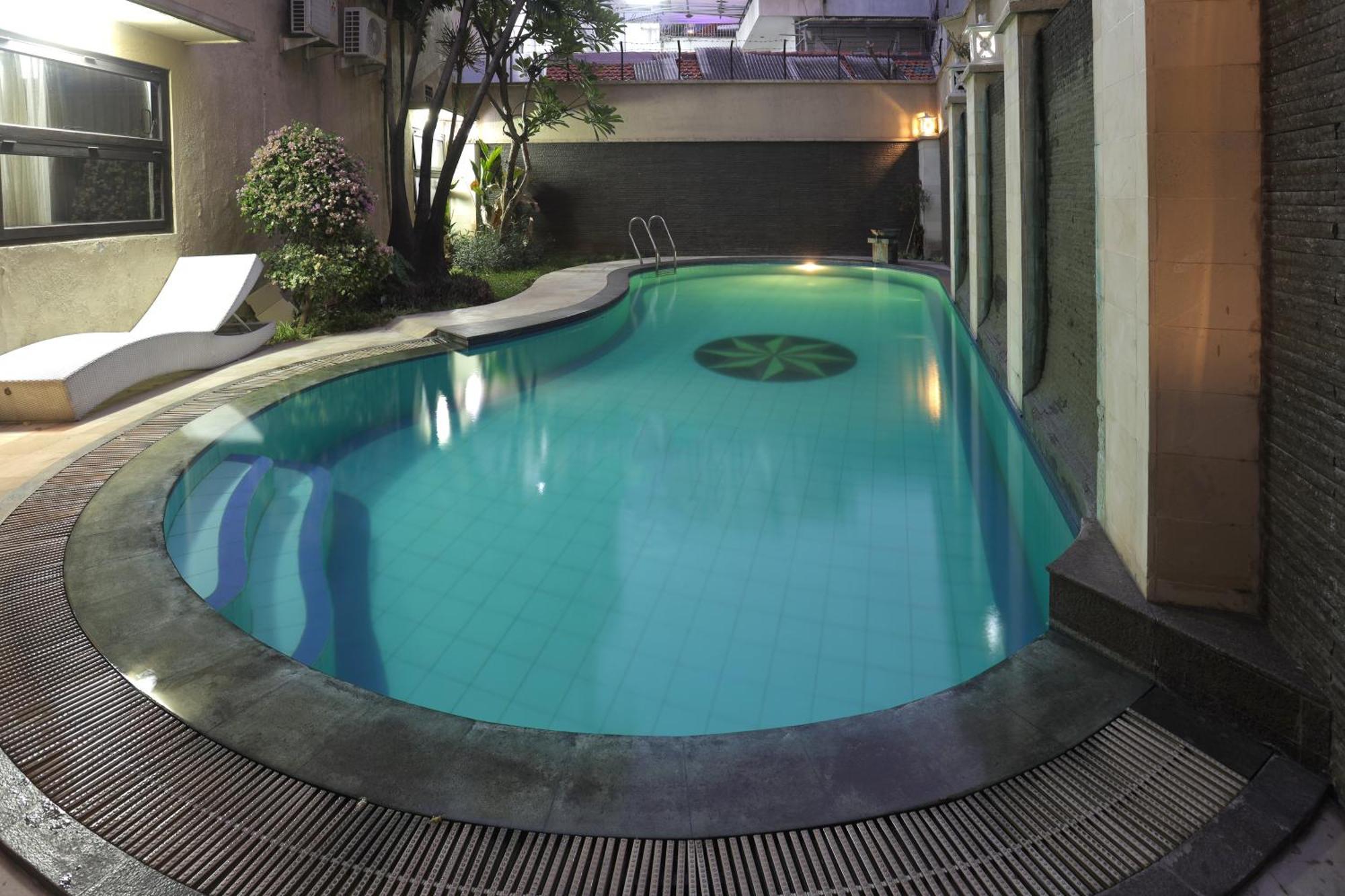 Wisma tamu Arcs House Menteng By Jambuluwuk 3*