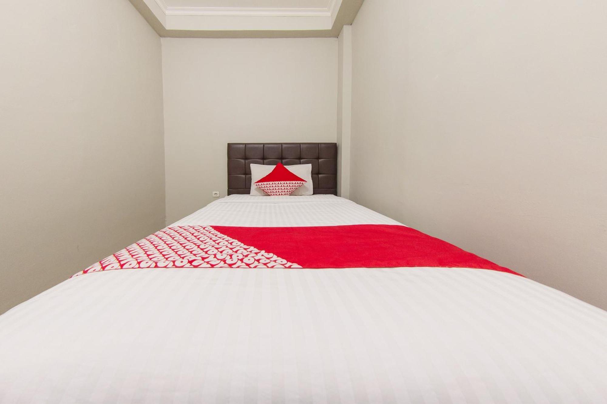 Oyo 657 Elite Park Mall By Tos Hotel