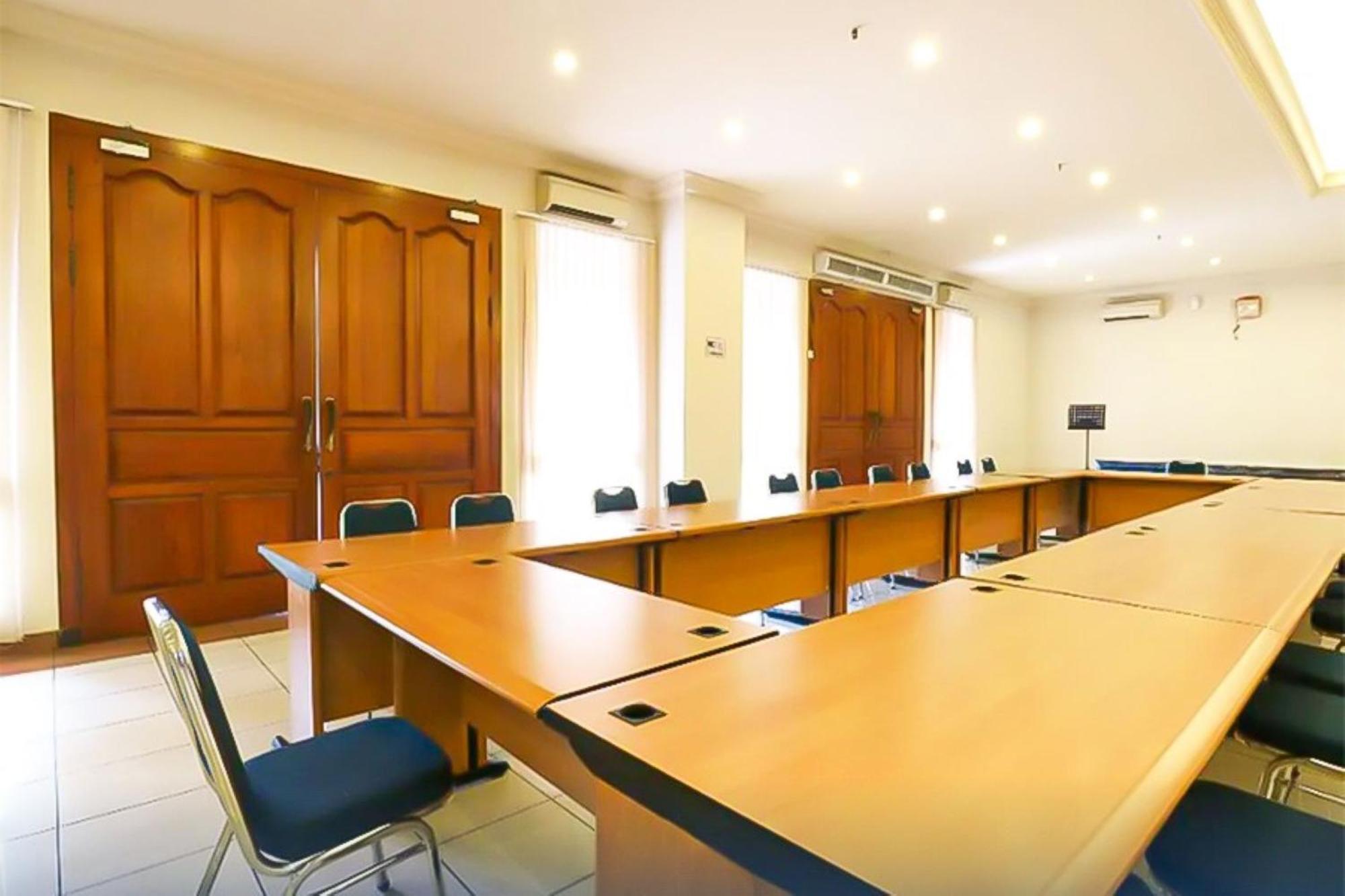 Hotel 678 Cawang Powered By Cocotel Jakarta