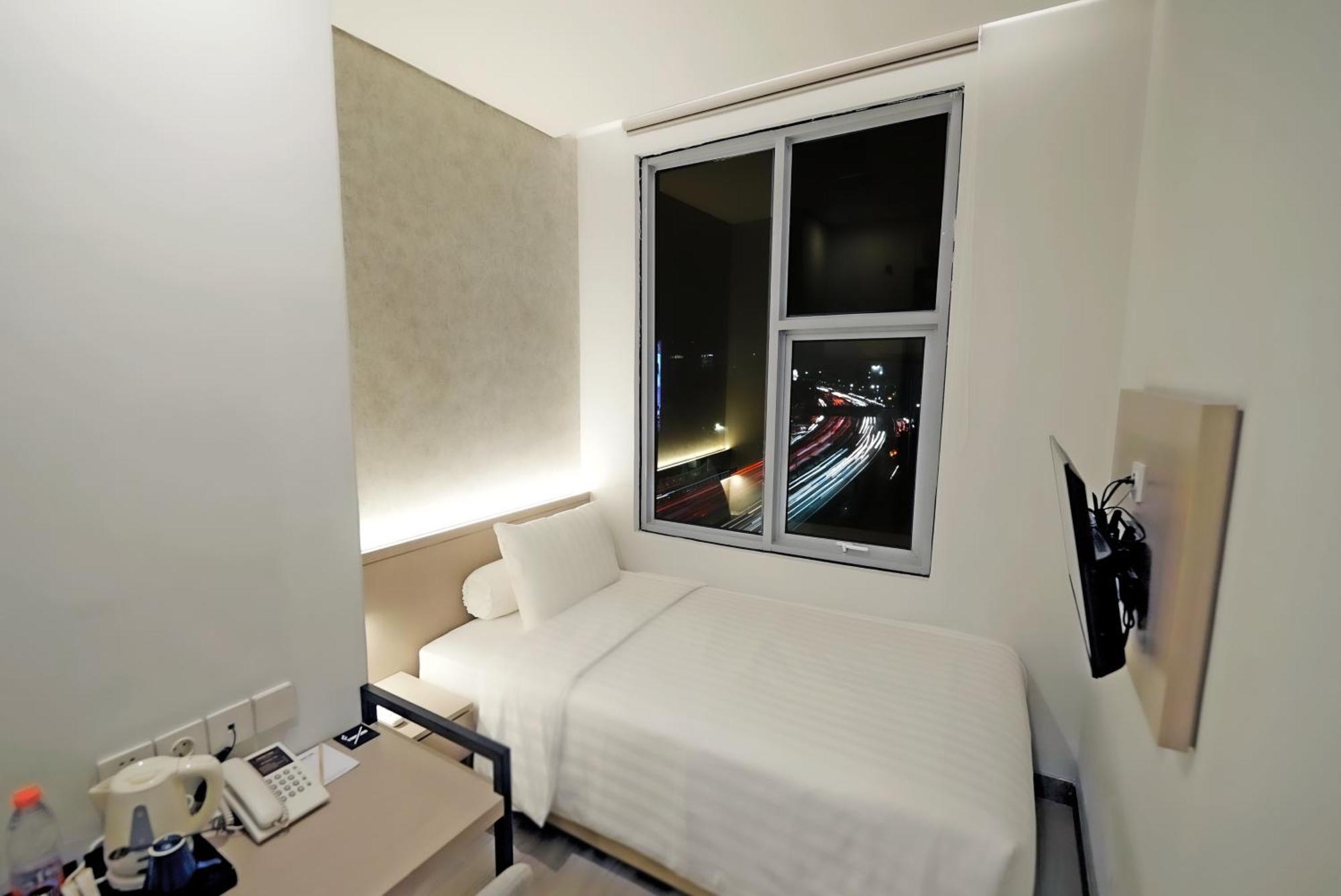 Front One Boutique Taman Anggrek Hotel