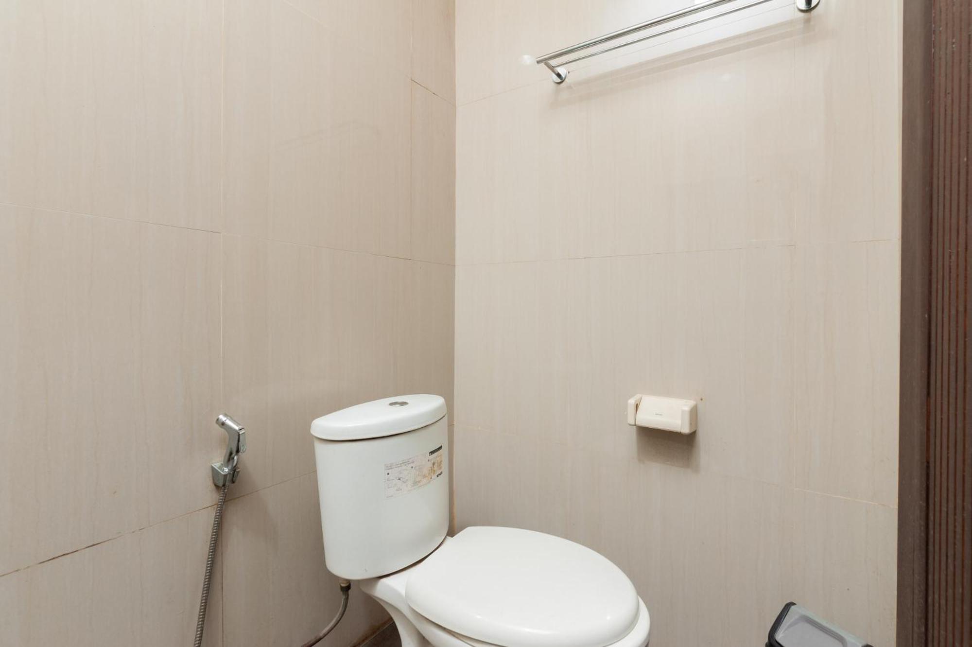 Hotel Reddoorz Near Kelapa Dua Kebon Jeruk Jakarta