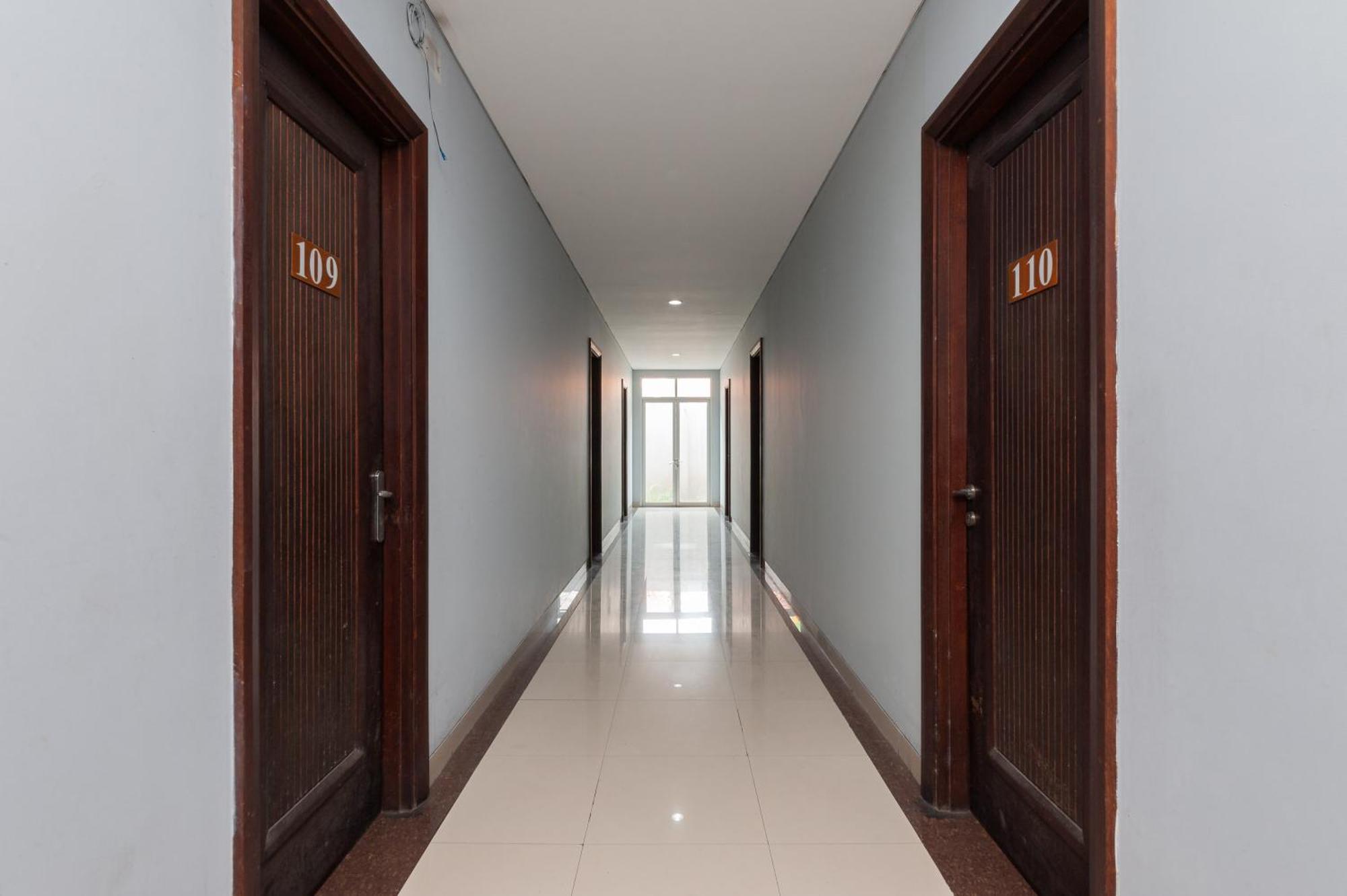 Reddoorz Near Kelapa Dua Kebon Jeruk 3* Jakarta