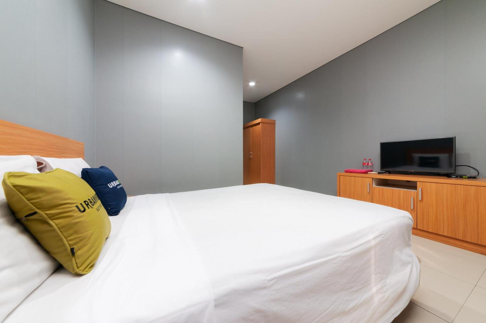 Hotel Reddoorz Near Kelapa Dua Kebon Jeruk 3*