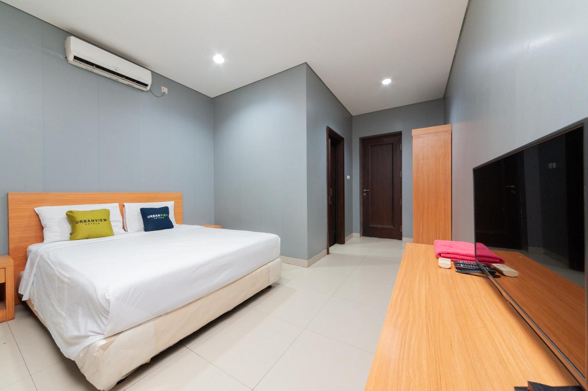 Reddoorz Near Kelapa Dua Kebon Jeruk