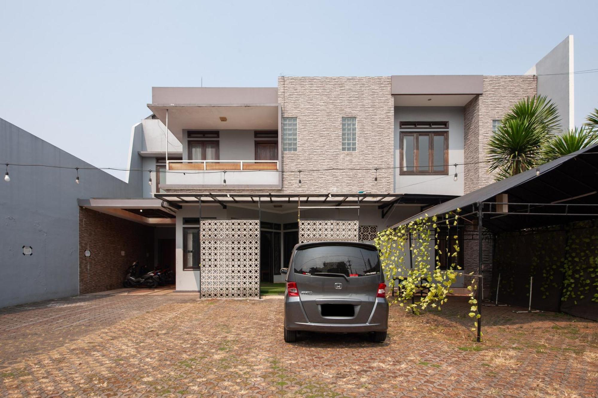 Reddoorz Near Kelapa Dua Kebon Jeruk Jakarta