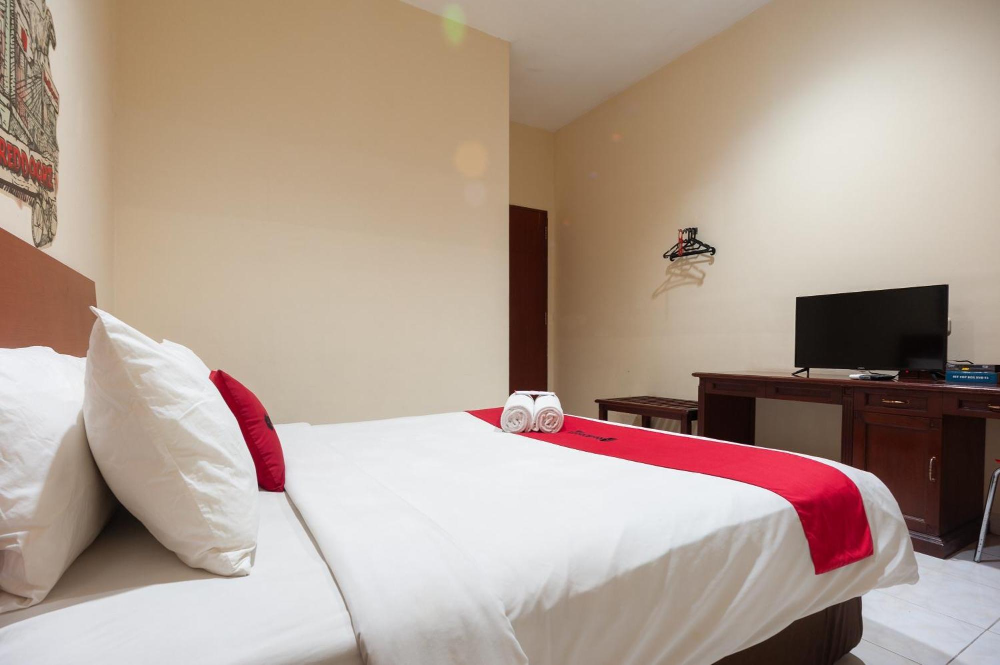 Reddoorz Near Plaza Blok M Hotel
