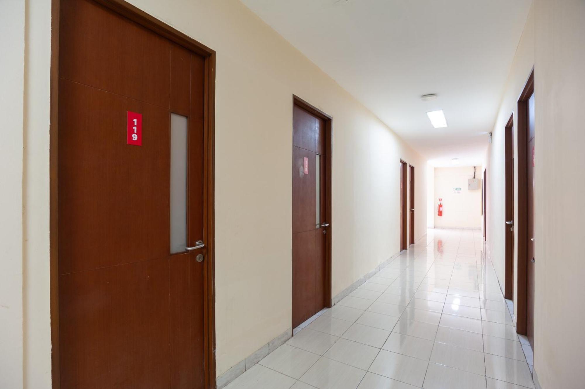Reddoorz Near Plaza Blok M Hotel Jakarta