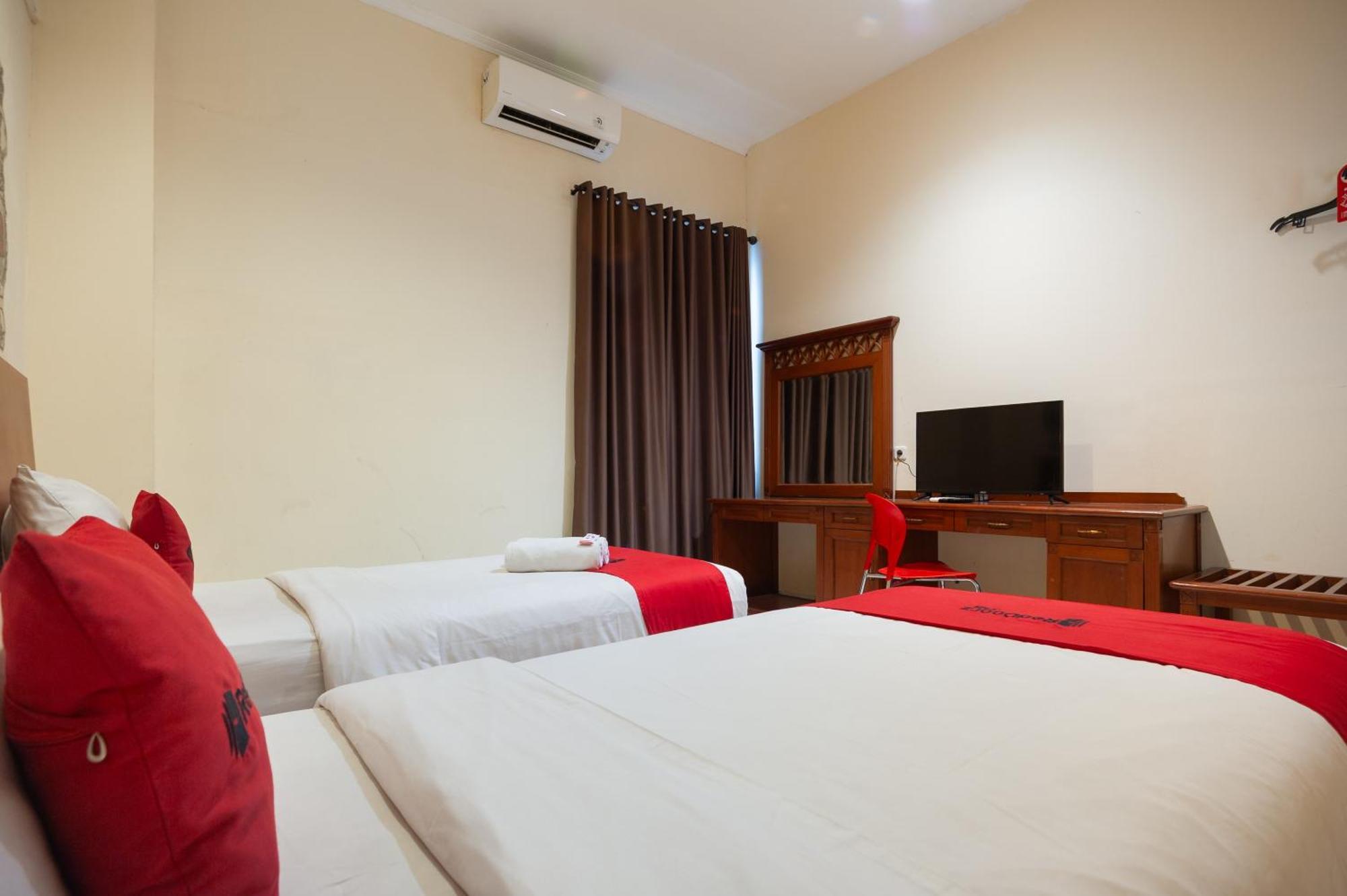 Reddoorz Near Plaza Blok M Hotel