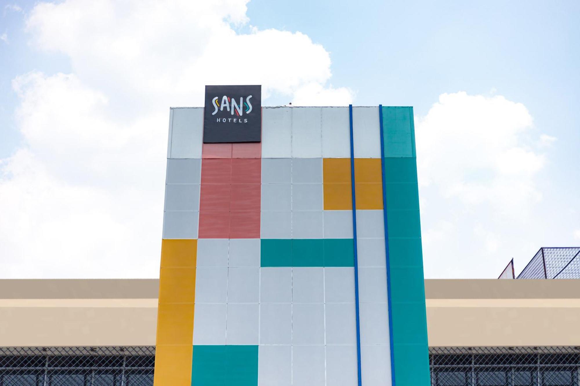 Sans Liv Ancol By Reddoorz Hotel 3*