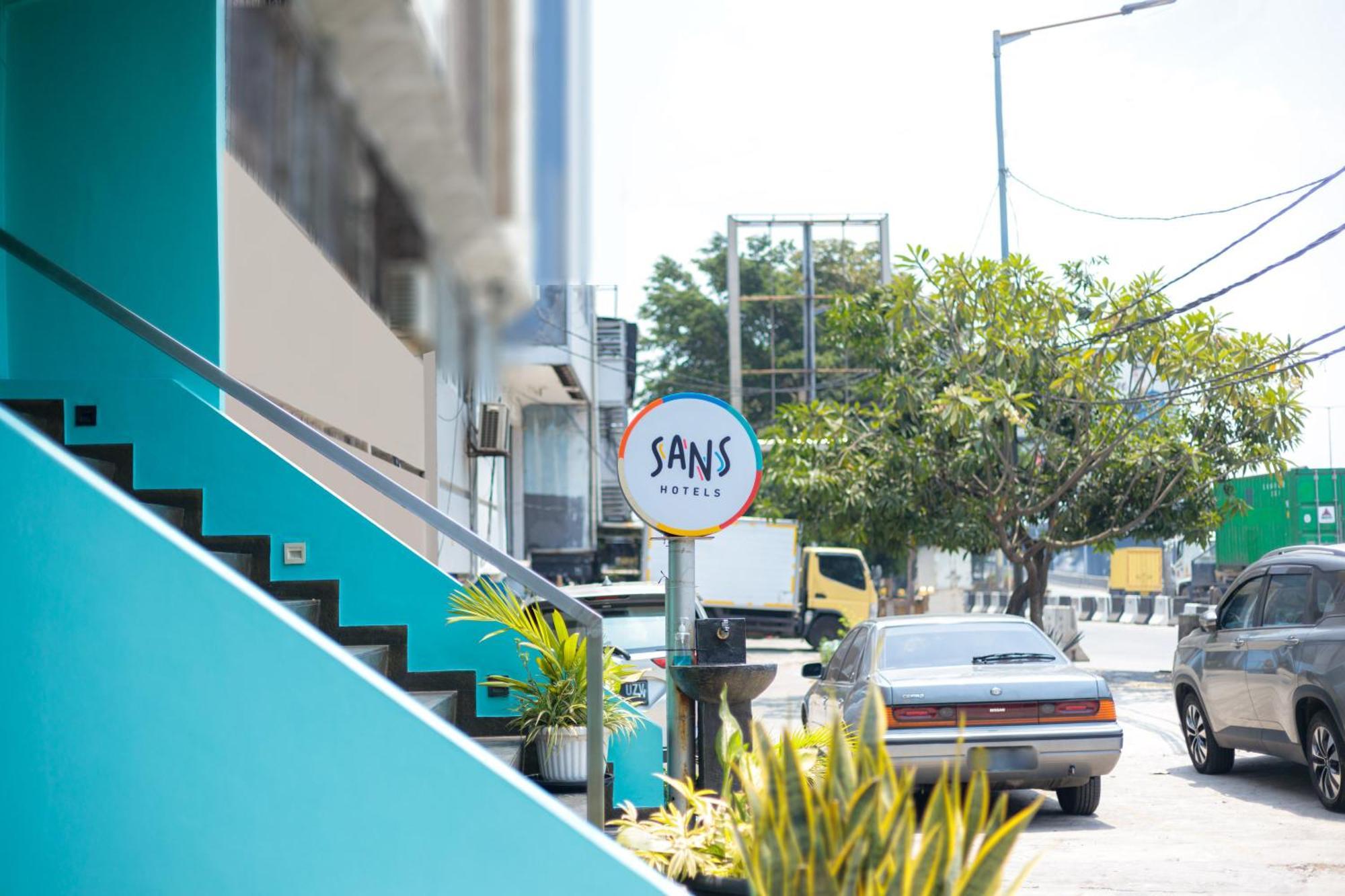 Sans Liv Ancol By Reddoorz Hotel
